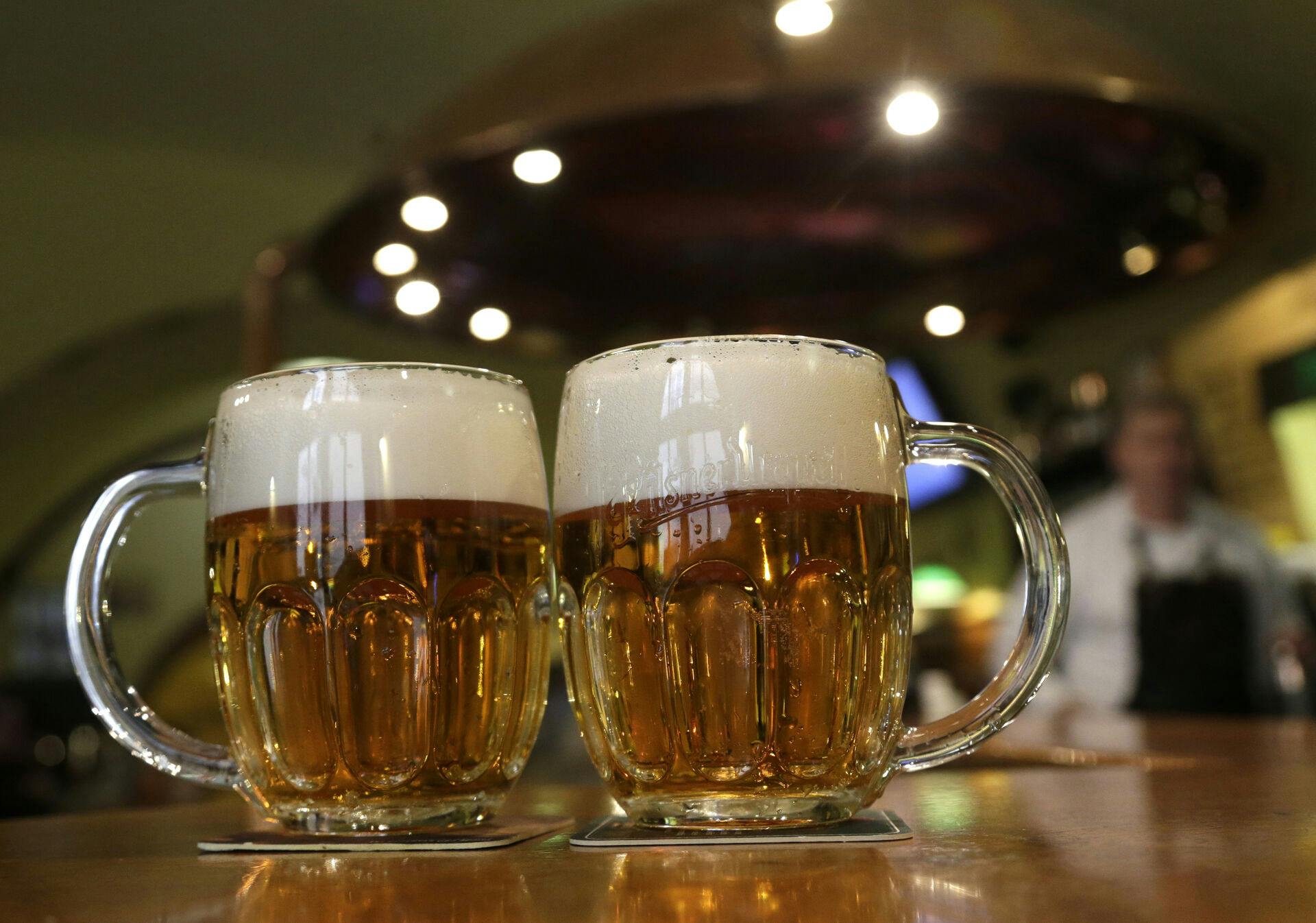 I håbet om at tiltrække mere "kultiverede turister", forbyder Prag nu guidede pub crawls mellem klokken 22 og 6 om morgenen.