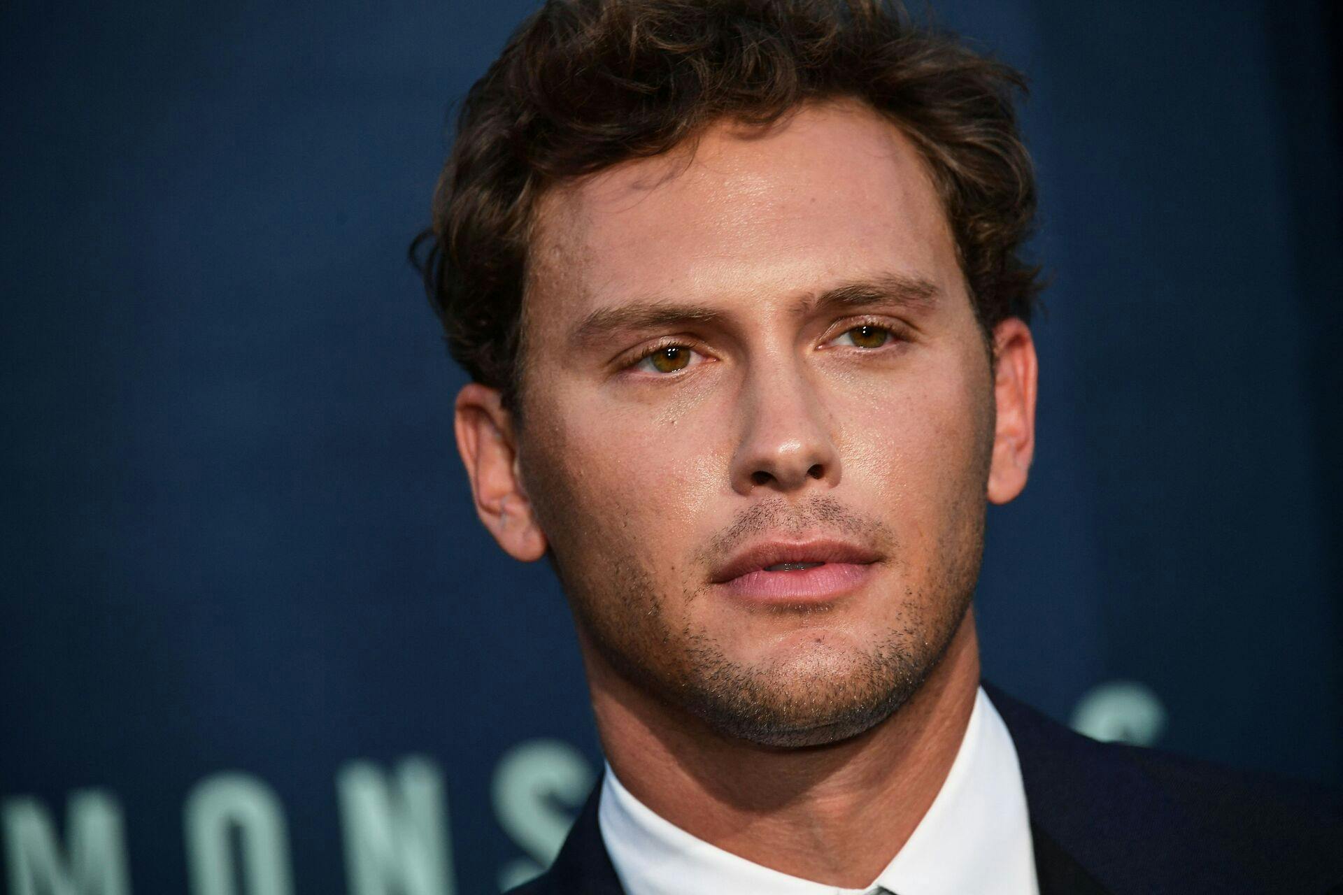 Cooper Koch har vist ikke noget skamme sig over.