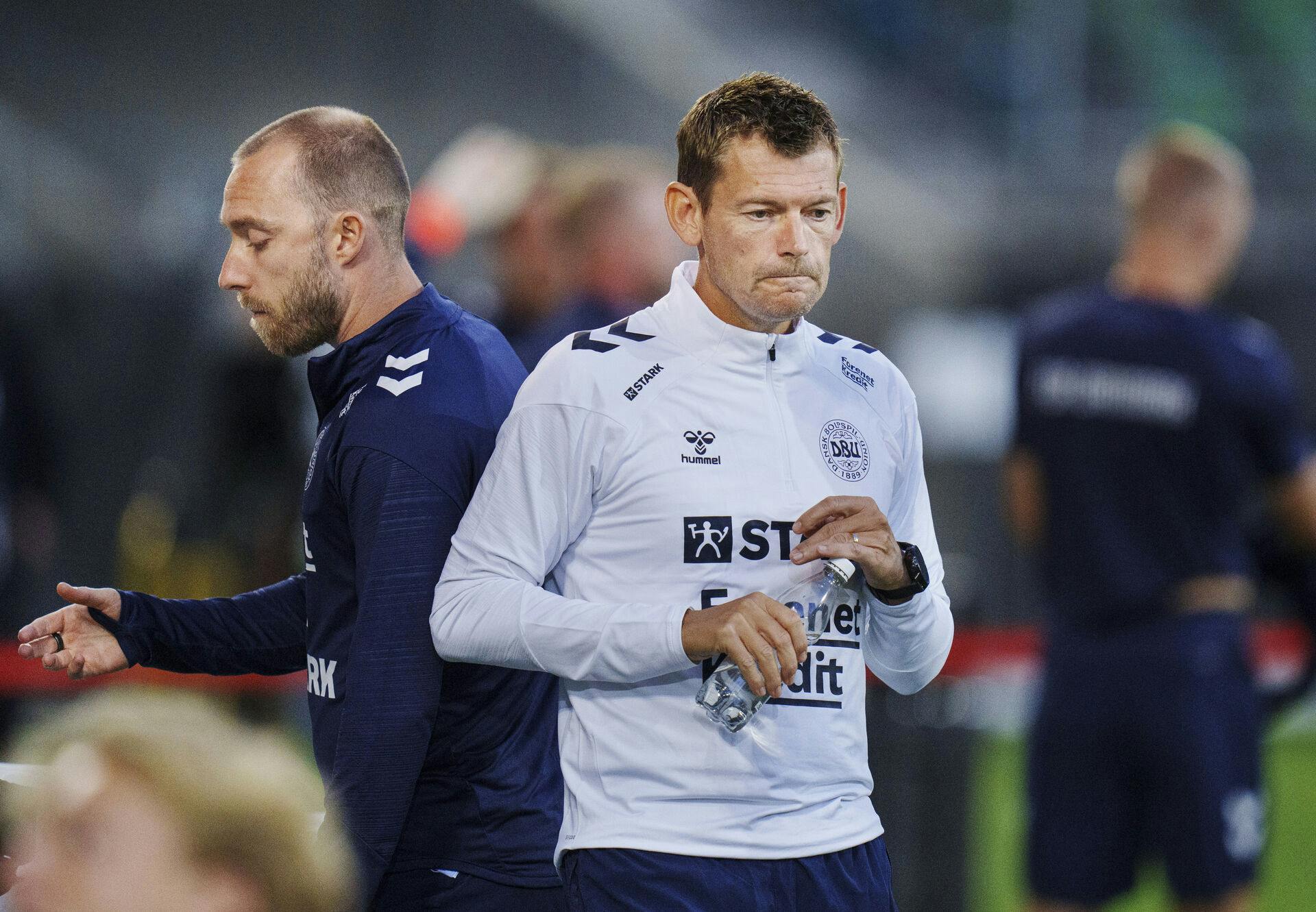 Interim national coach Lars Knudsen and Christian Eriksen during the national football team's training in St. Gallen in Switzerland Monday the 14th of October 2024. (Photo: Liselotte Sabroe/Ritzau Scanpix)