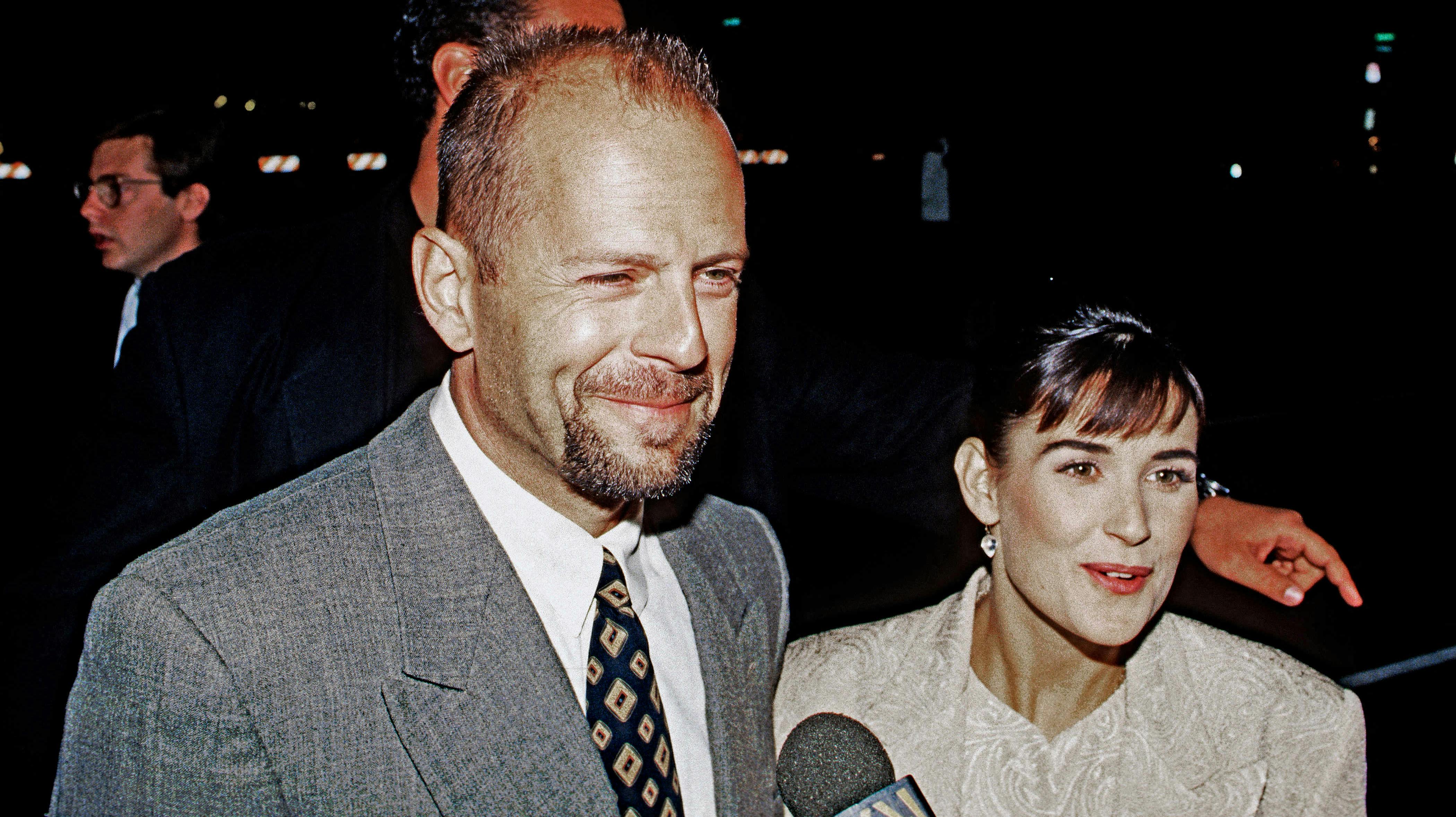 Demi og Bruce besluttede i 1998 at gå fra hinanden, og i 2000 blev de officielt skilt.