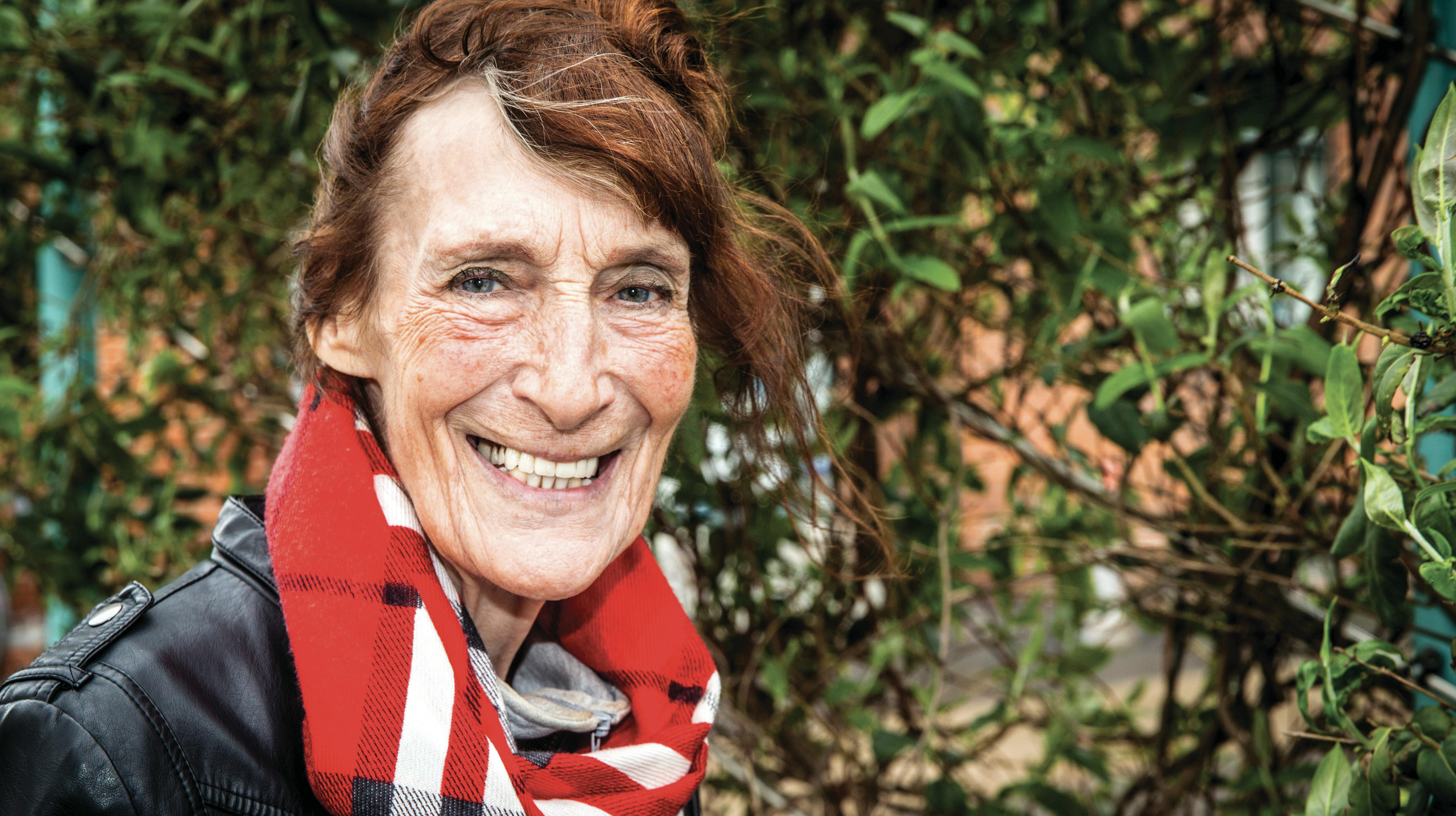 "Mopper" var med i ti sæsoner af "Familien fra Bryggen". Hun blev født i England, men døde i sit nye hjemland Danmark 21. november 2016 - 78 år gammel.