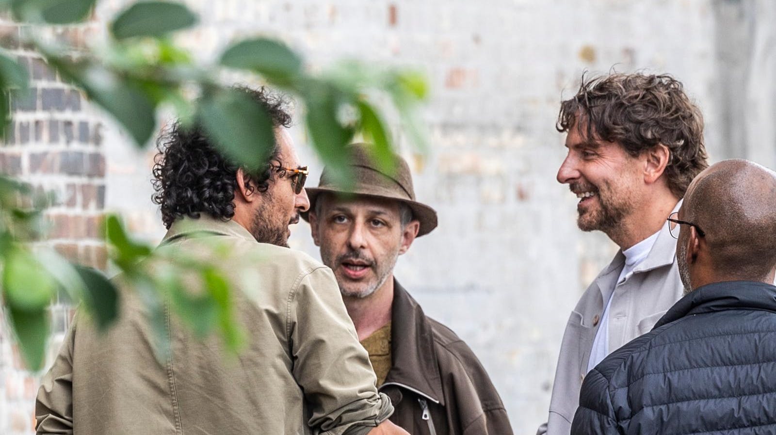 Det er ingen tvivl om, at Jeremy Strong har en stor kærlighed til Danmark. Her ses han sammen med blandt andre Bradley Cooper under et stjernetræf i Tivoli tidligere i år, hvor også Matt Damon var med.