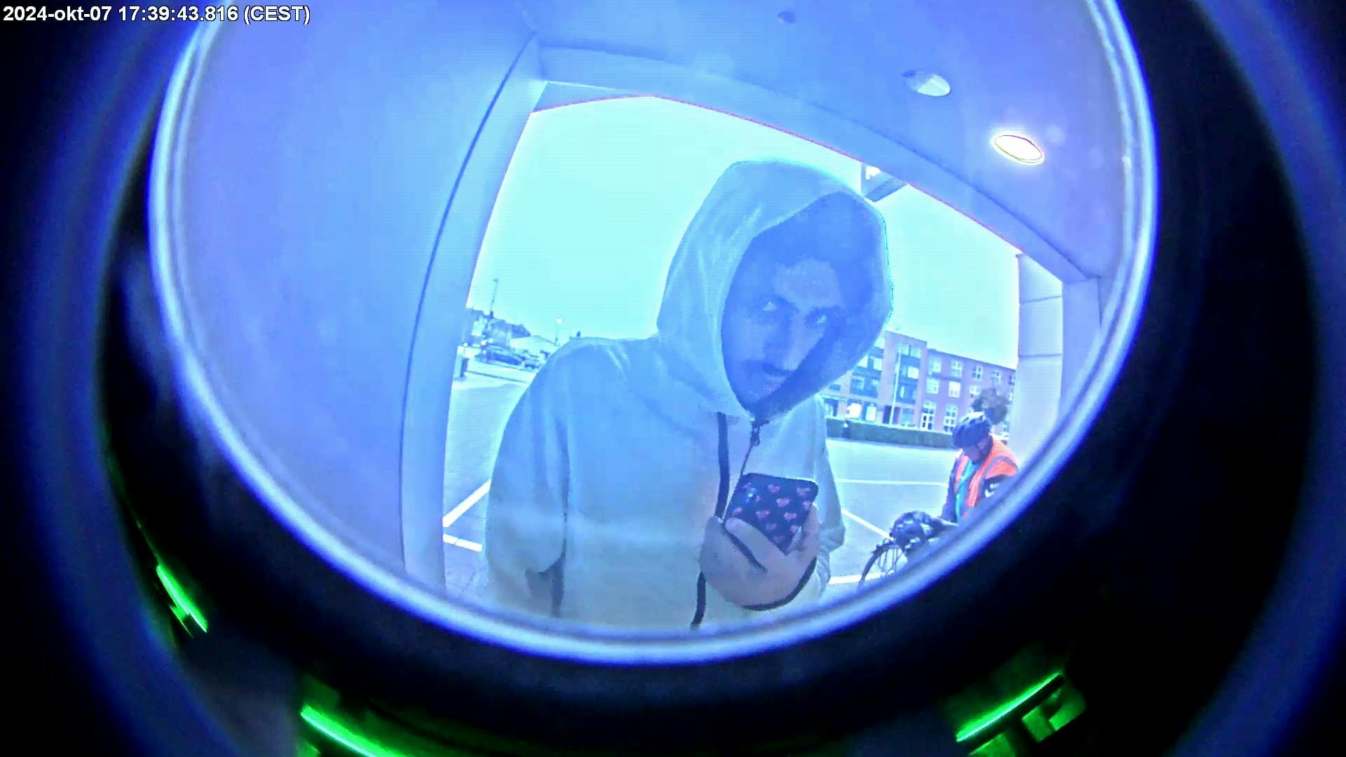Billedet af gerningsmanden er taget fra en bankautomat i Odense.