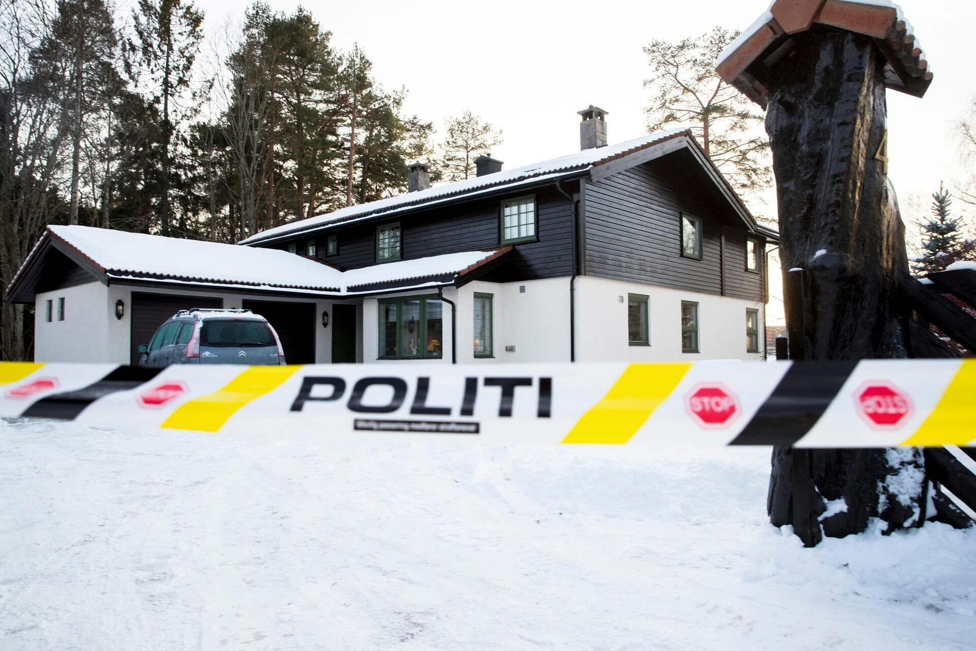 A picture taken on January 11, 2019 shows a police cordon outside the home of Norwegian billionaire Tom Hagen and his wife Anne-Elisabeth Falkevik Hagen in Fjellhamar, some 15km north of Oslo. - The wife of a Norwegian multi-millionaire missing for 10 weeks is believed to have been kidnapped and a large ransom has been demanded for her release, local media reported on January 9, 2019. (Photo by Vidar Ruud / NTB scanpix / AFP) / Norway OUT