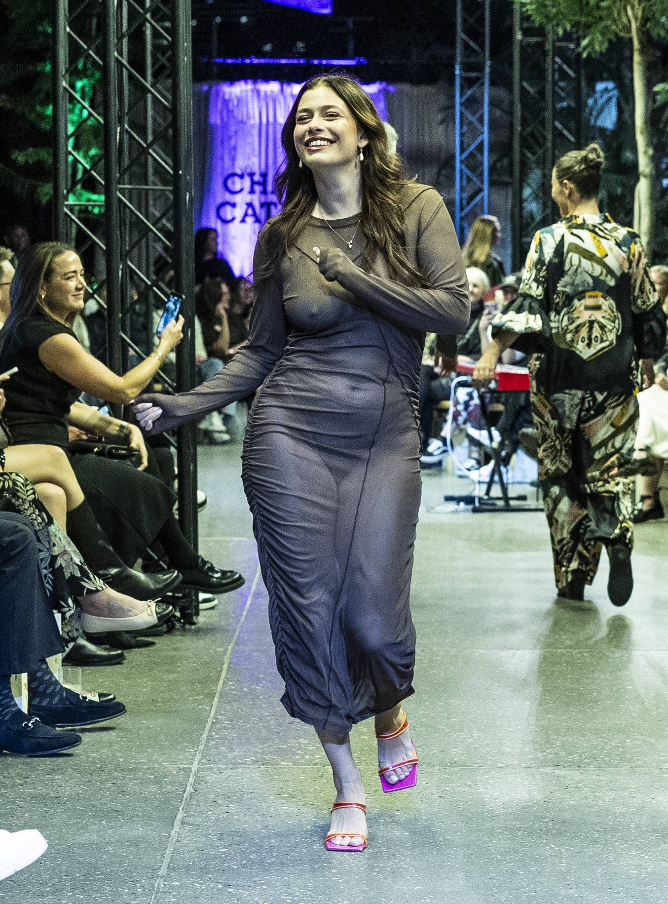 Den 27-årige influencer og vinder af TV 2’s ”Forræder” har altid drømt om at blive model, så catwalken var flere skridt i den retning.