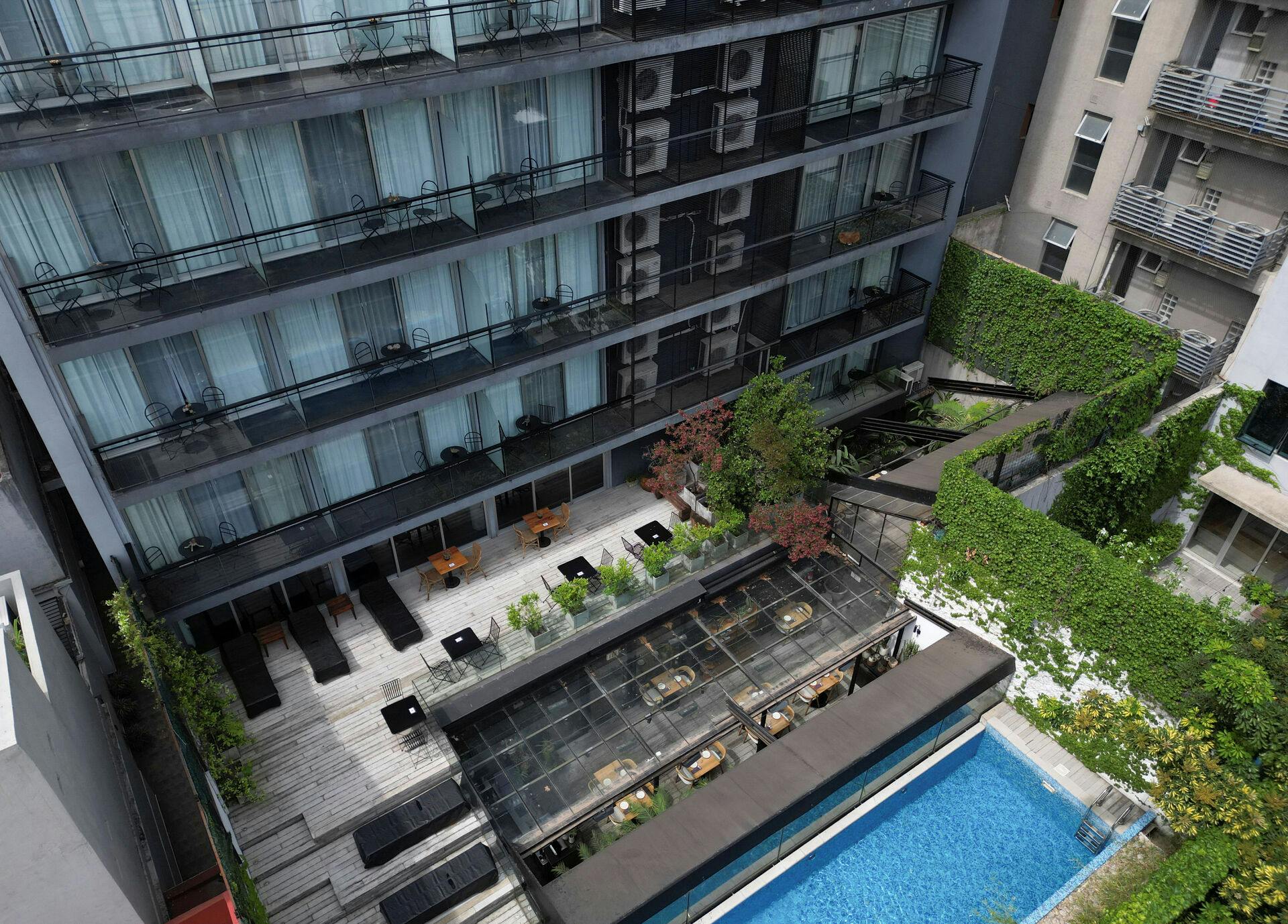 Et droneskud af hotellet, hvor Liam Payne onsdag faldt fra tredje etage og mistede livet.