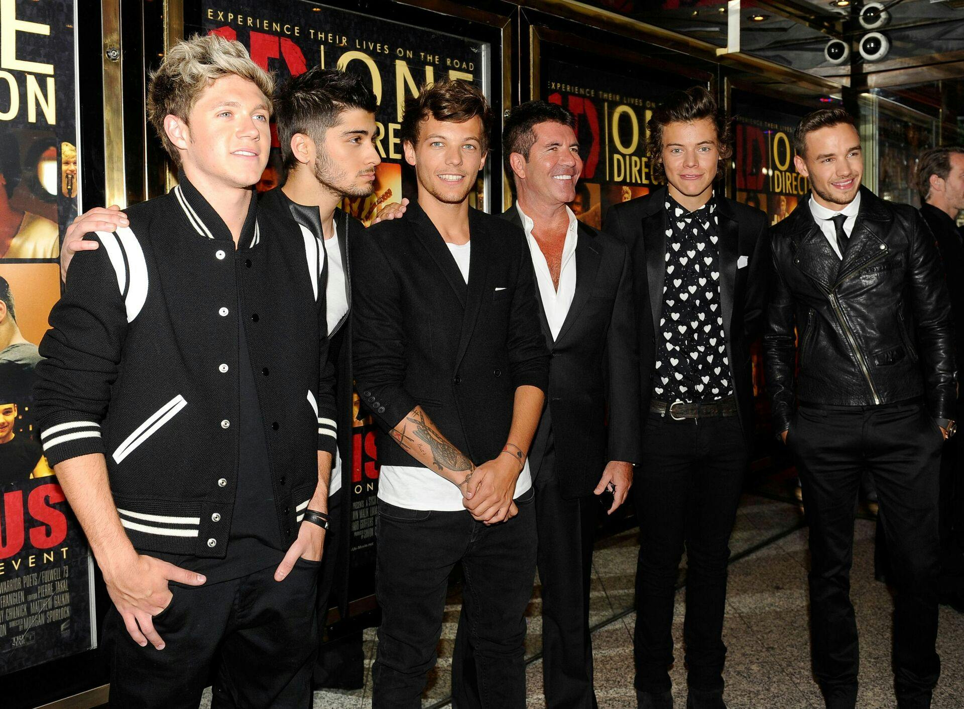 Niall Horan, Zayn Malik, Louis Tomlinson, Simon Cowell, Harry Styles og Liam Payne.