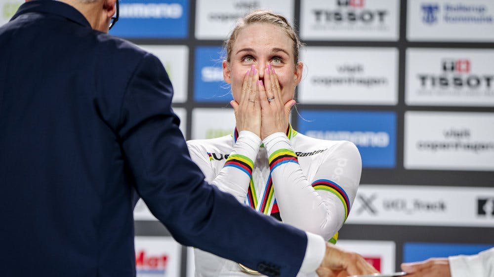 Julie Leth vandt lørdag VM-guld i parløb med Amalie Dideriksen. 