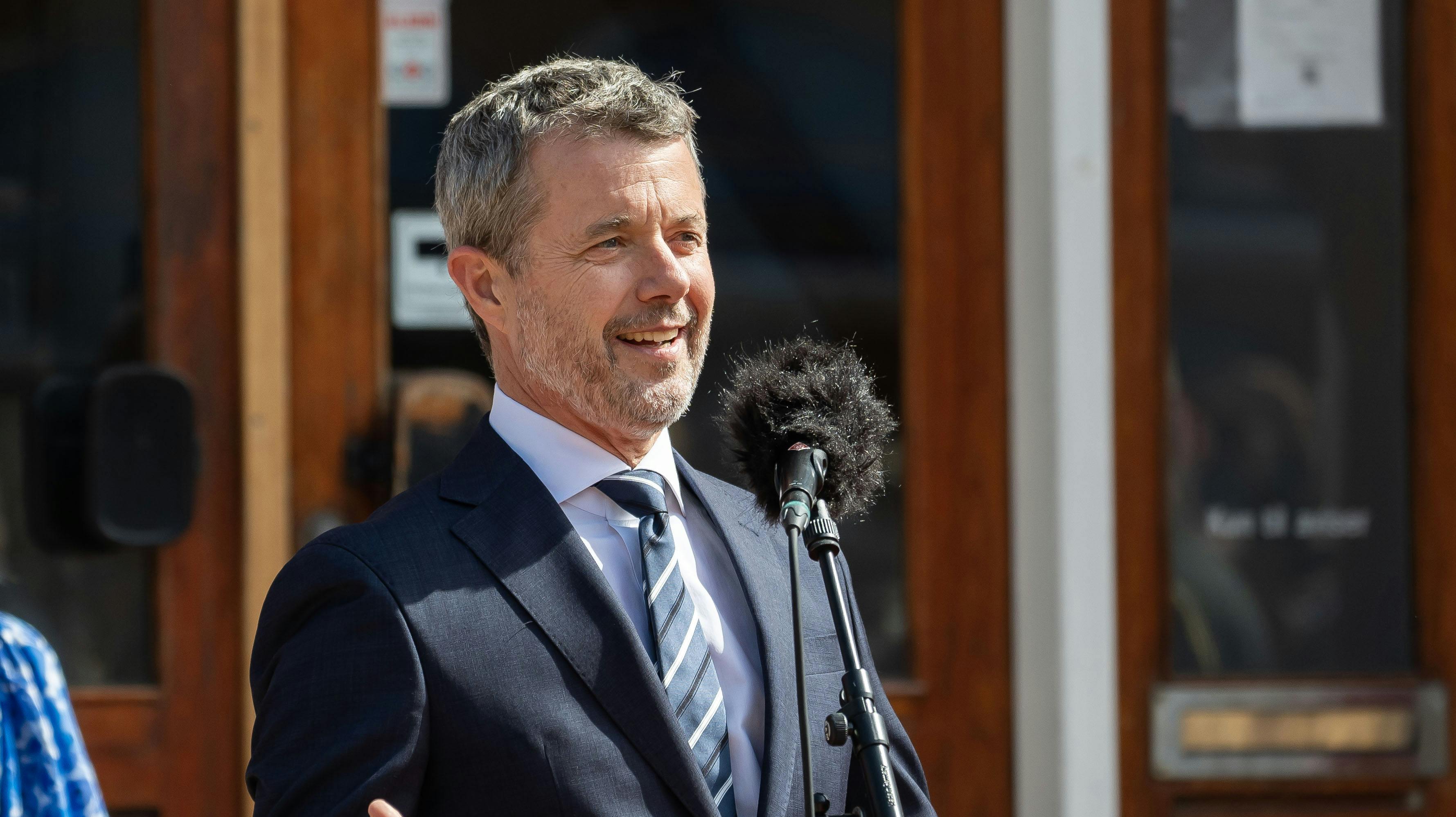 Det bliver forhåbentlig ”kein problem”, når kong Frederik i aften holder tale under sit officielle besøg i Tyskland. Talen skal nemlig holdes på tysk.