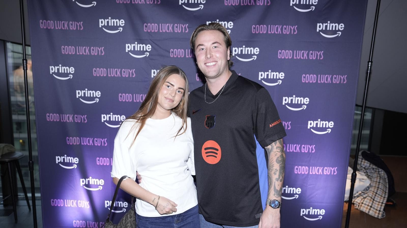 Anne Plejdrup og Nikolaj Hvidman havde glædelige nyheder på på løberen til "Good Luck Guys"-premieren.