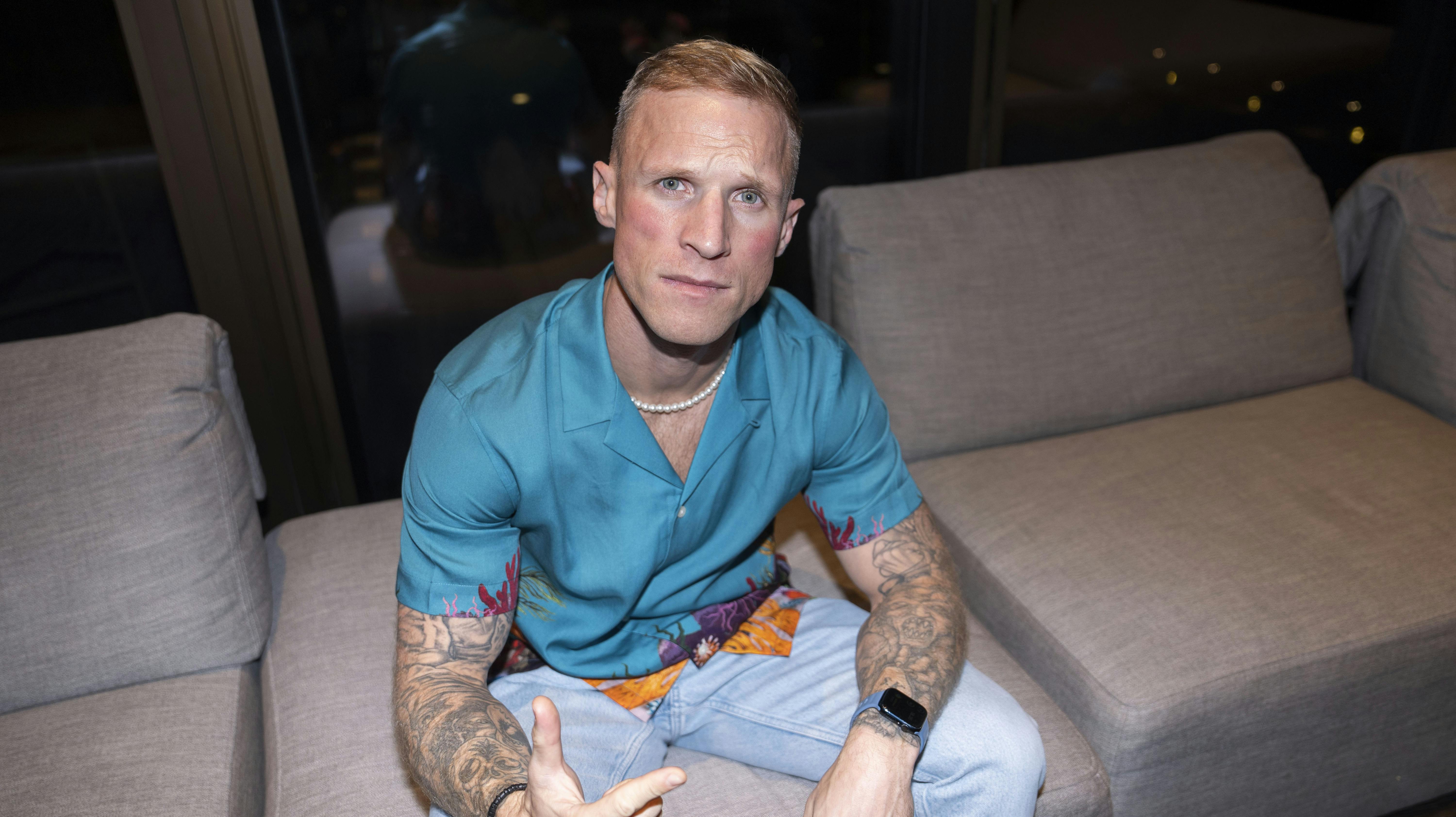 Philip May medvirker i tredje sæson af "Good Luck Guys", der ruller over skærmen fra på fredag af.