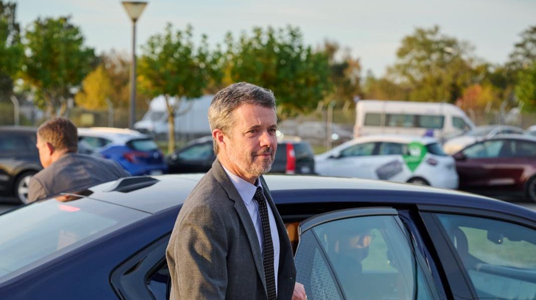 Kong Frederik indvier onsdag morgen en af verdens kraftigste supercomputere og et helt nyt center for kunstig intelligens i Danmark.