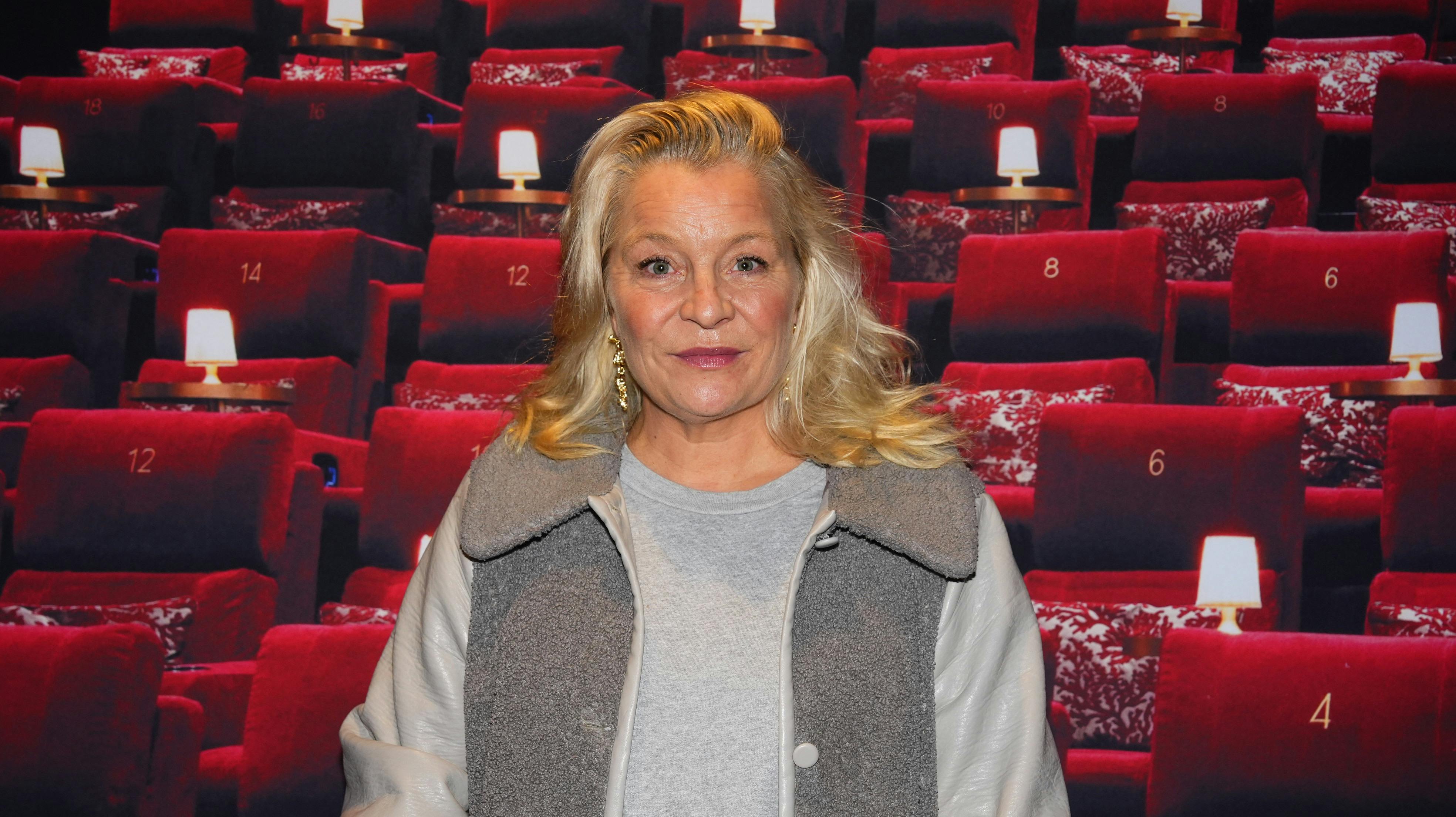 Signe Lindkvist tager bladet fra munden i et opslag, hvor hun anklager sin eks for årelang utroskab.