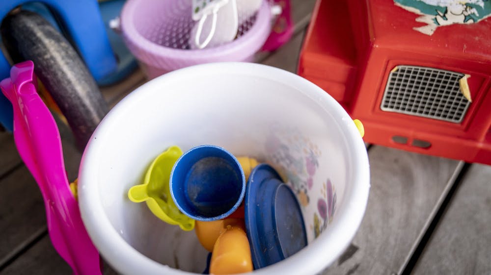 Forbrugerrådet Tænk har fundet niveauer af ftalater over EU's grænser i 8 ud af 40 stykker legetøj købt på online markedspladser. Særligt bløde plastikbolde havde for høje niveauer. Legetøjet på billedet har ikke været en del af undersøgelsen
