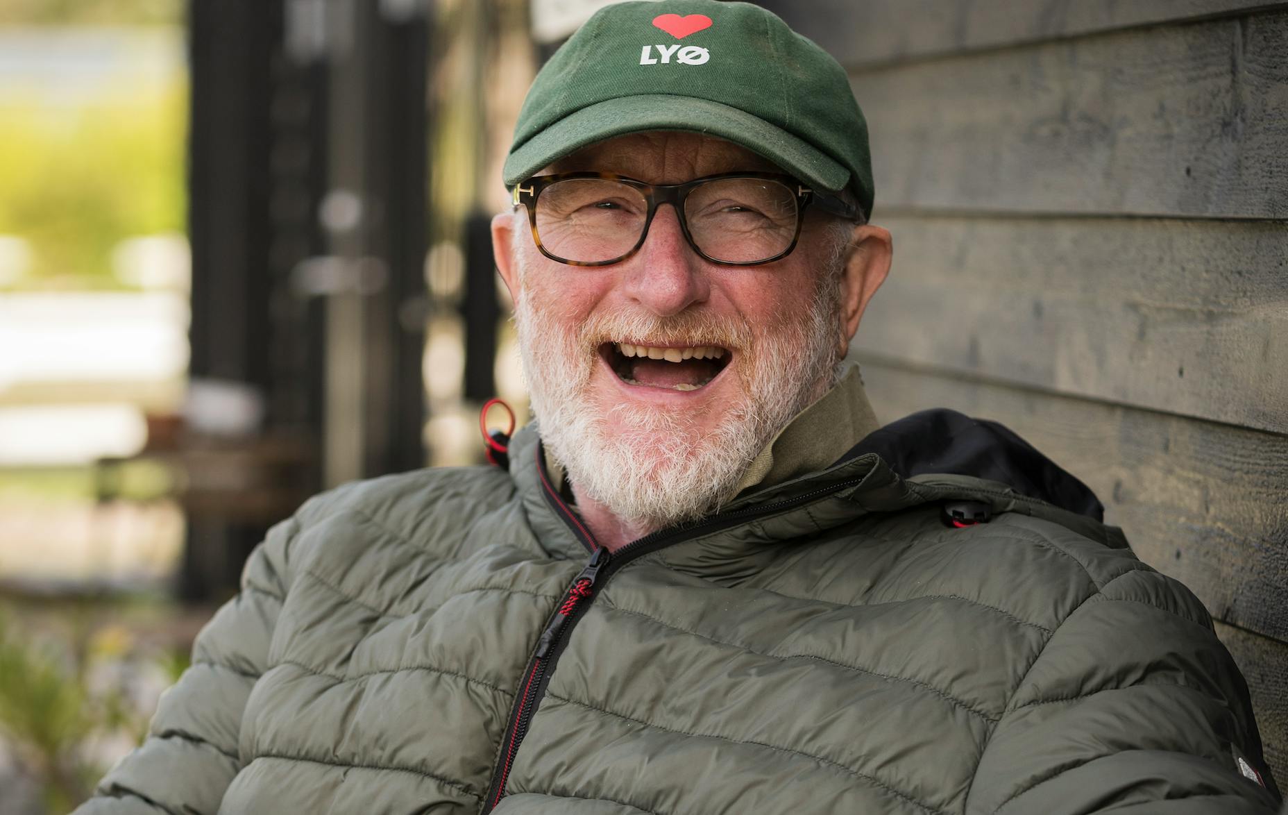 I Bjergby har Peter Aalbæk allerede indrettet en udendørs kirke, der ligger i en granplantage.