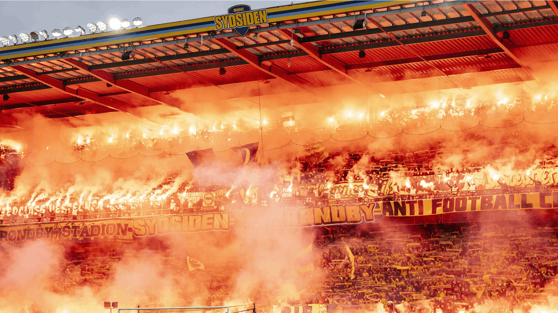 Brøndby IFs fans før 3F Superliga-kampen mellem Brøndby IF og FC København på Brøndby Stadion, søndag den 27. oktober 2024.. (Foto: Mads Claus Rasmussen/Ritzau Scanpix)