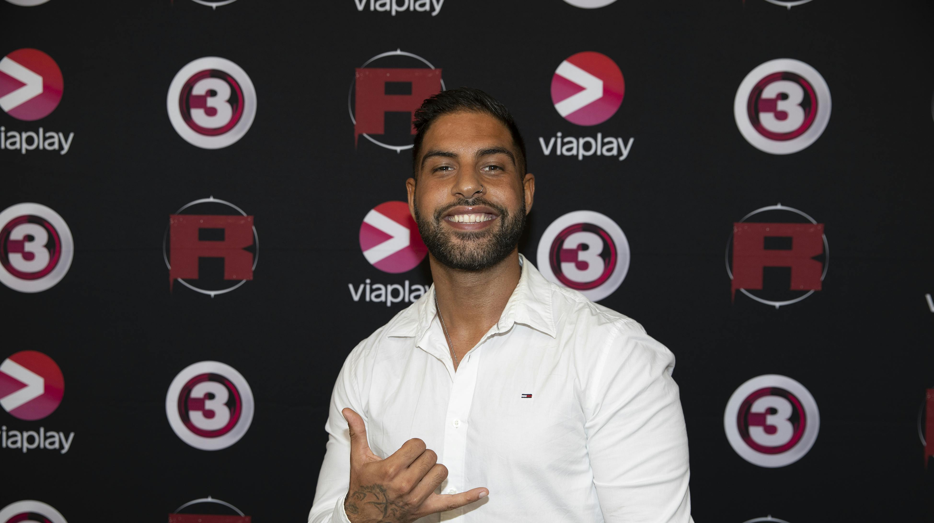 Ninos Oraha deltog i "Robinson Ekspeditionen" i 2021. Han er også kendt for at stå bag den hedengangne donutkæde Bronuts sammen med realitykollega Türker Alici.