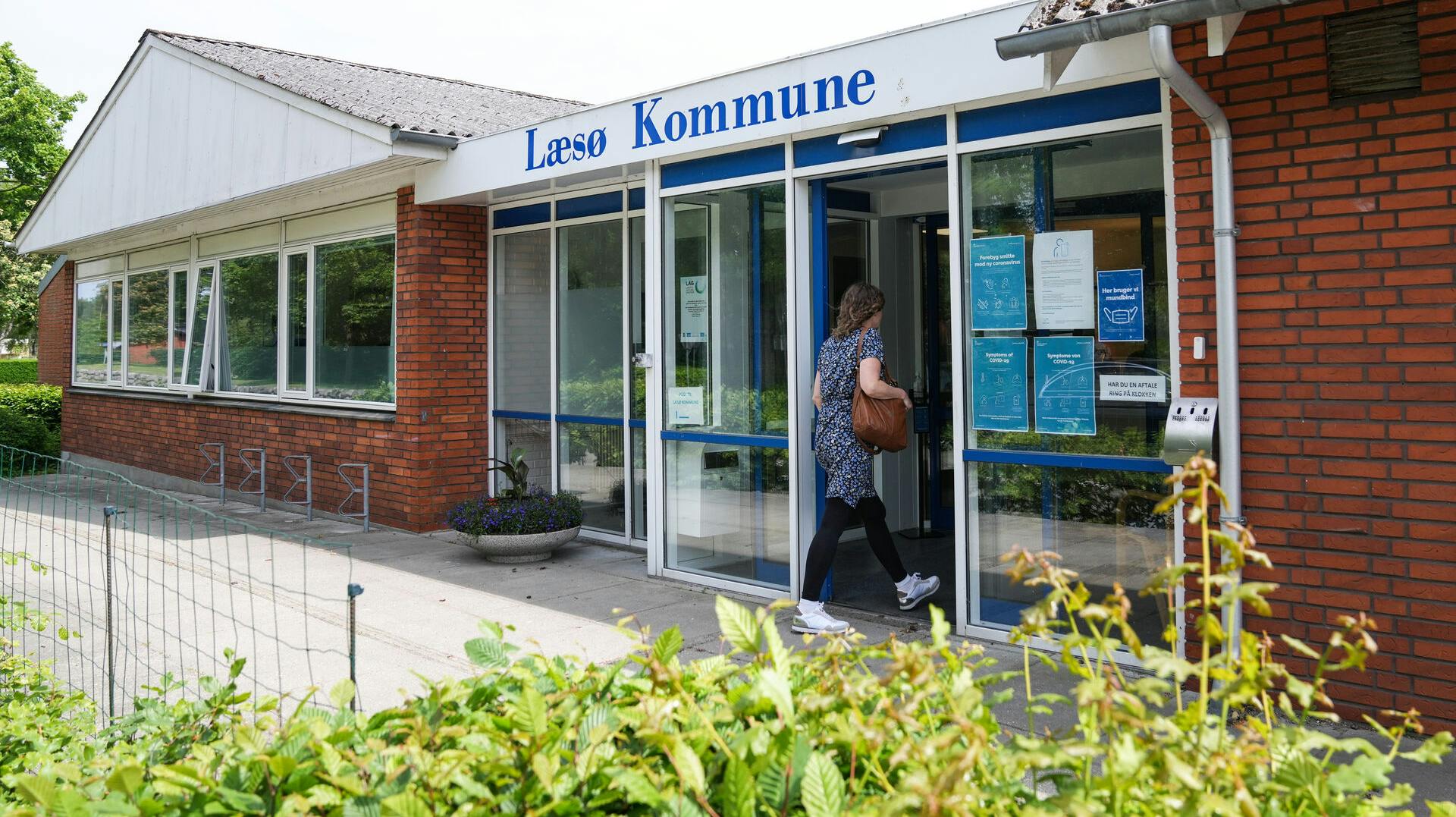 En 58-årig mandlig beboer skaber lige nu kaos på Læsø. Han skal have kommet med flere dødstrusler og udøvet vold mod kommunaldirektøren på øen.