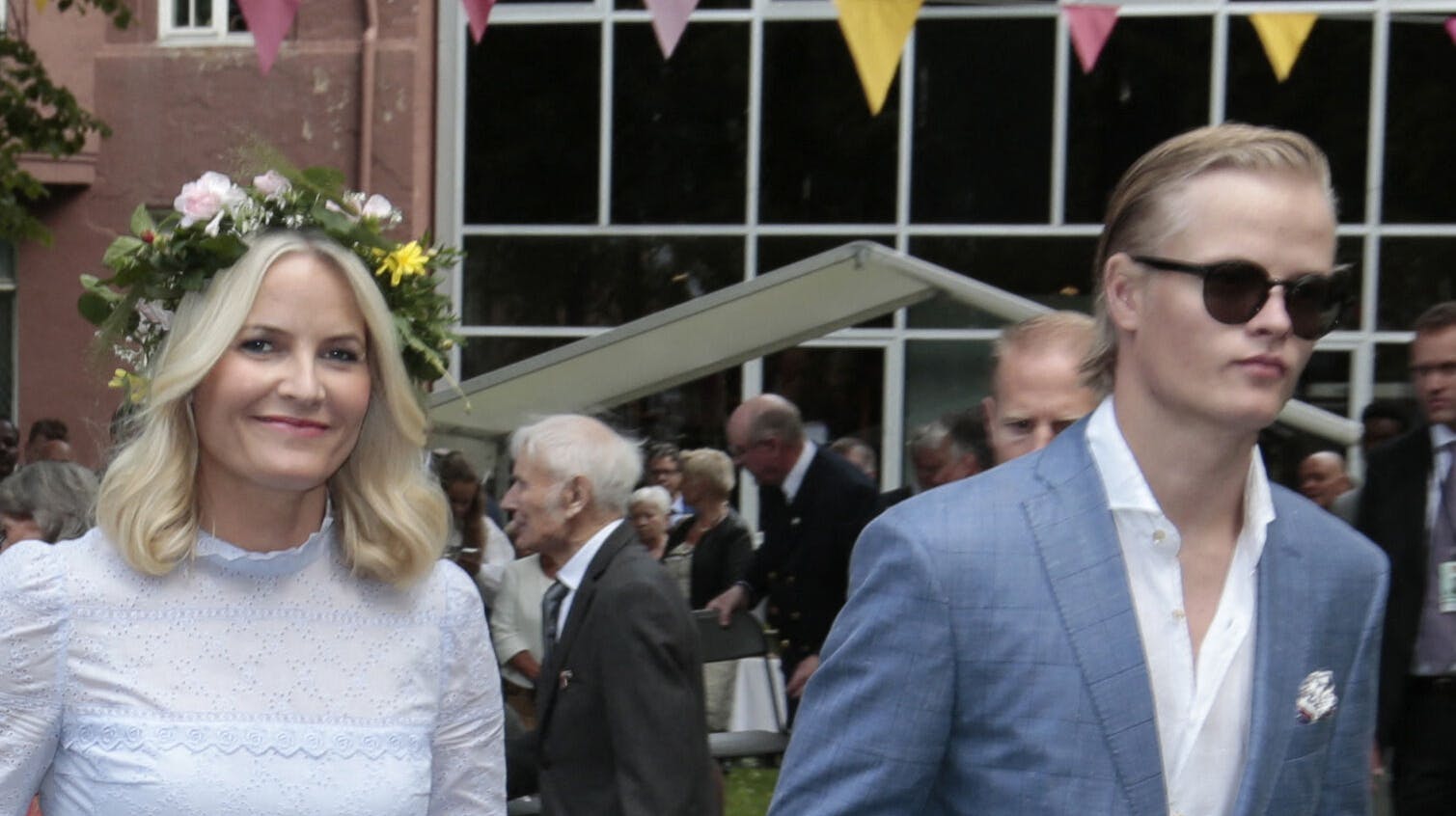 Bistandsadvokat har bedt politiet om at indkalde kronprinsesse Mette-Marit til afhøring.