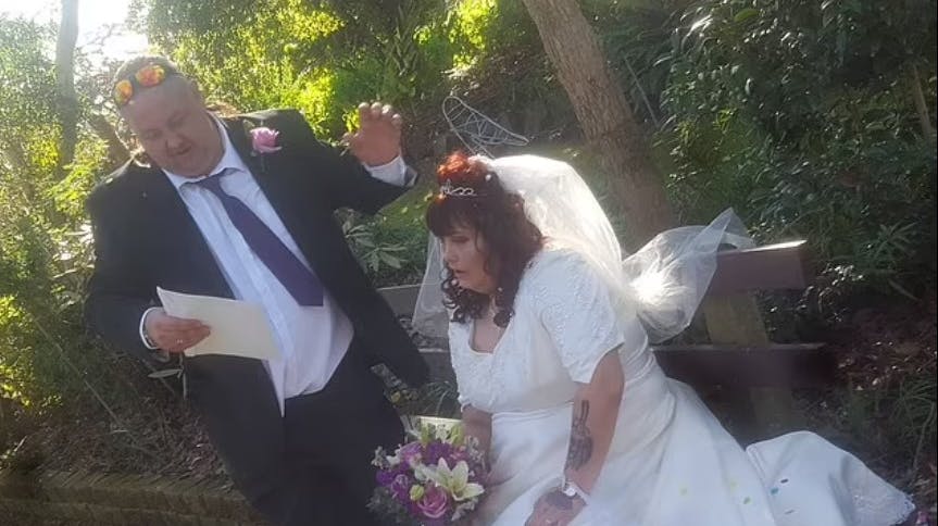 David McCulloch og Jacinta King da de blev lykkeligt gift for seks år siden - nu er manden blev dømt for at have banket sin kone og bror, efter han opdagede dem "midt i akten".