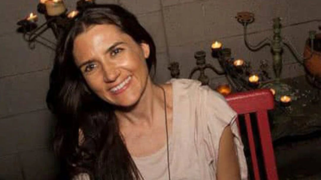 48-årige Lovisa Sjoberg blev fundet både ”døsig” og ”såret”, og de australske myndigheder formoder, at hun flere dage forinden var blevet bidt af en slange. 