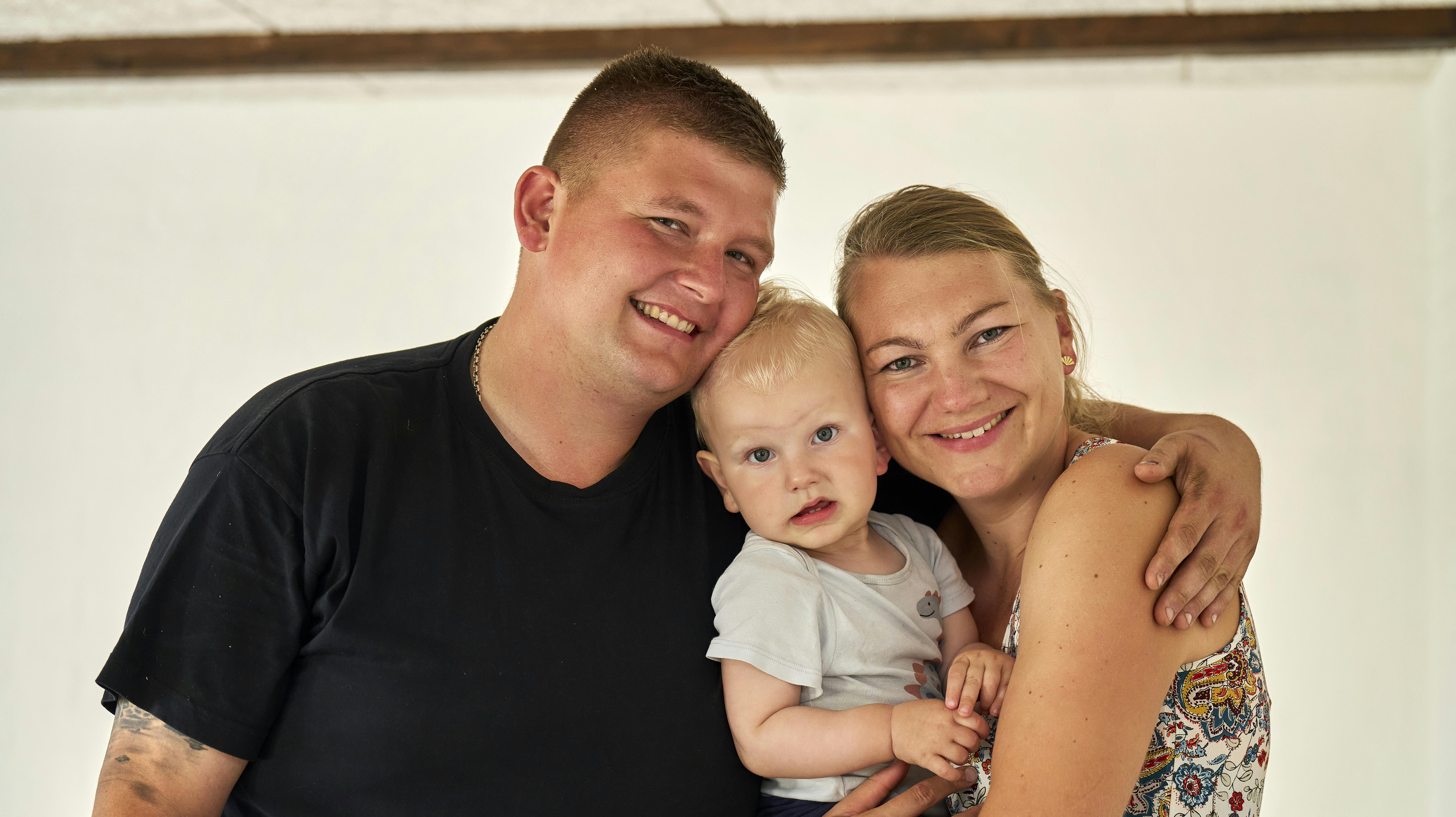 Søren og Henriette Gaardsdal Frederiksen fra programmet Landmand søger kærlighed.Journalist Laura Dalgård Hansen - BilledBladet