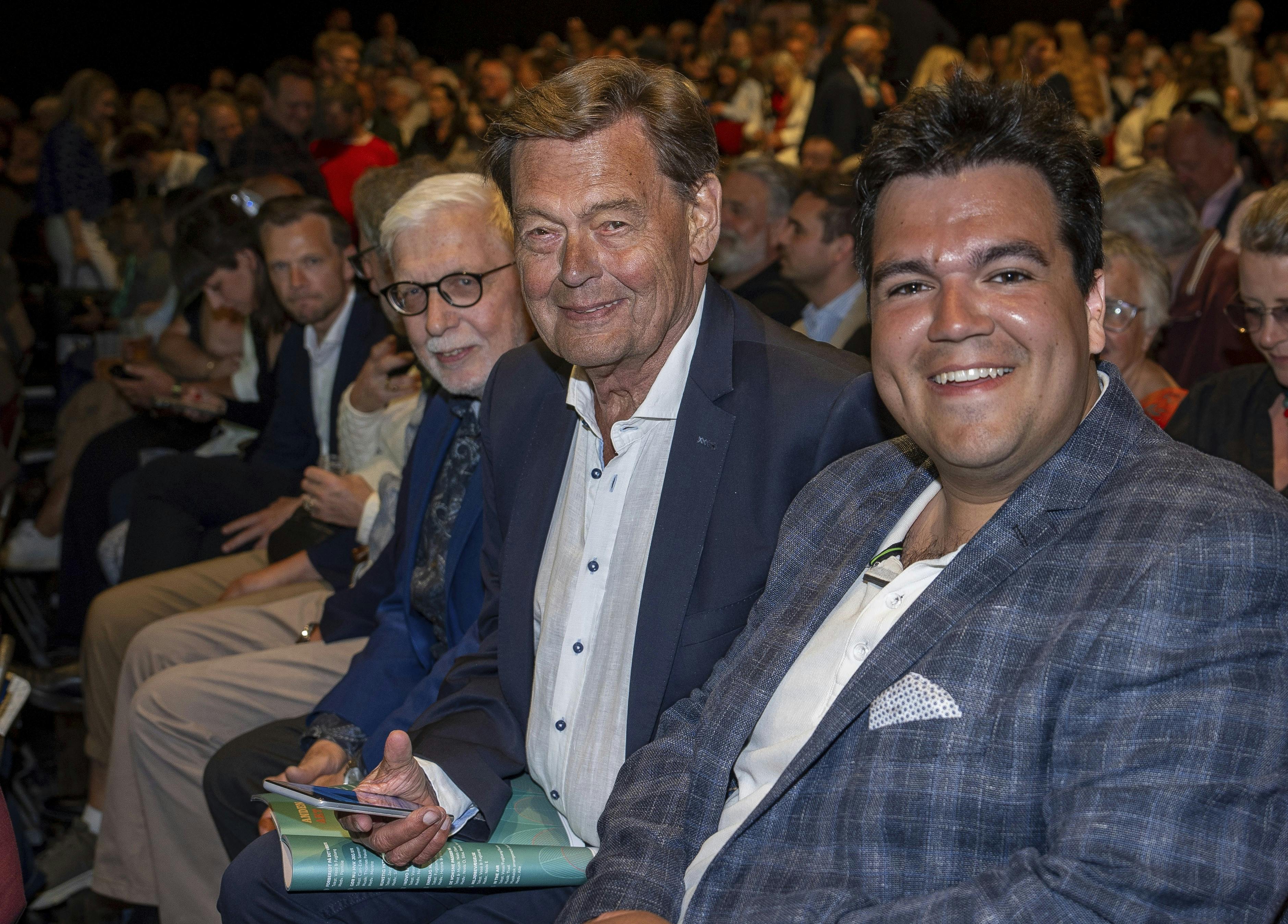 Makkerparret talte både om, hvilke fester Lukas Birch havde været til, og hvilke operationer Ulf Pilgaard havde fået. 