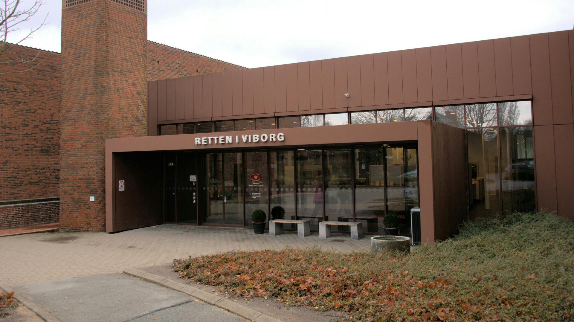 Retten i Viborg skal inden længe tage stilling til, om politilederen fortsat skal være beskyttet af et navneforbud.