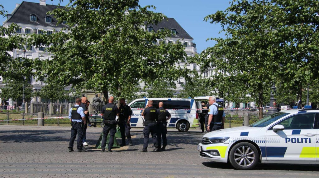 Politiet var talstærkt til stede på Kongens Nytorv i forbindelse med hændelsen.