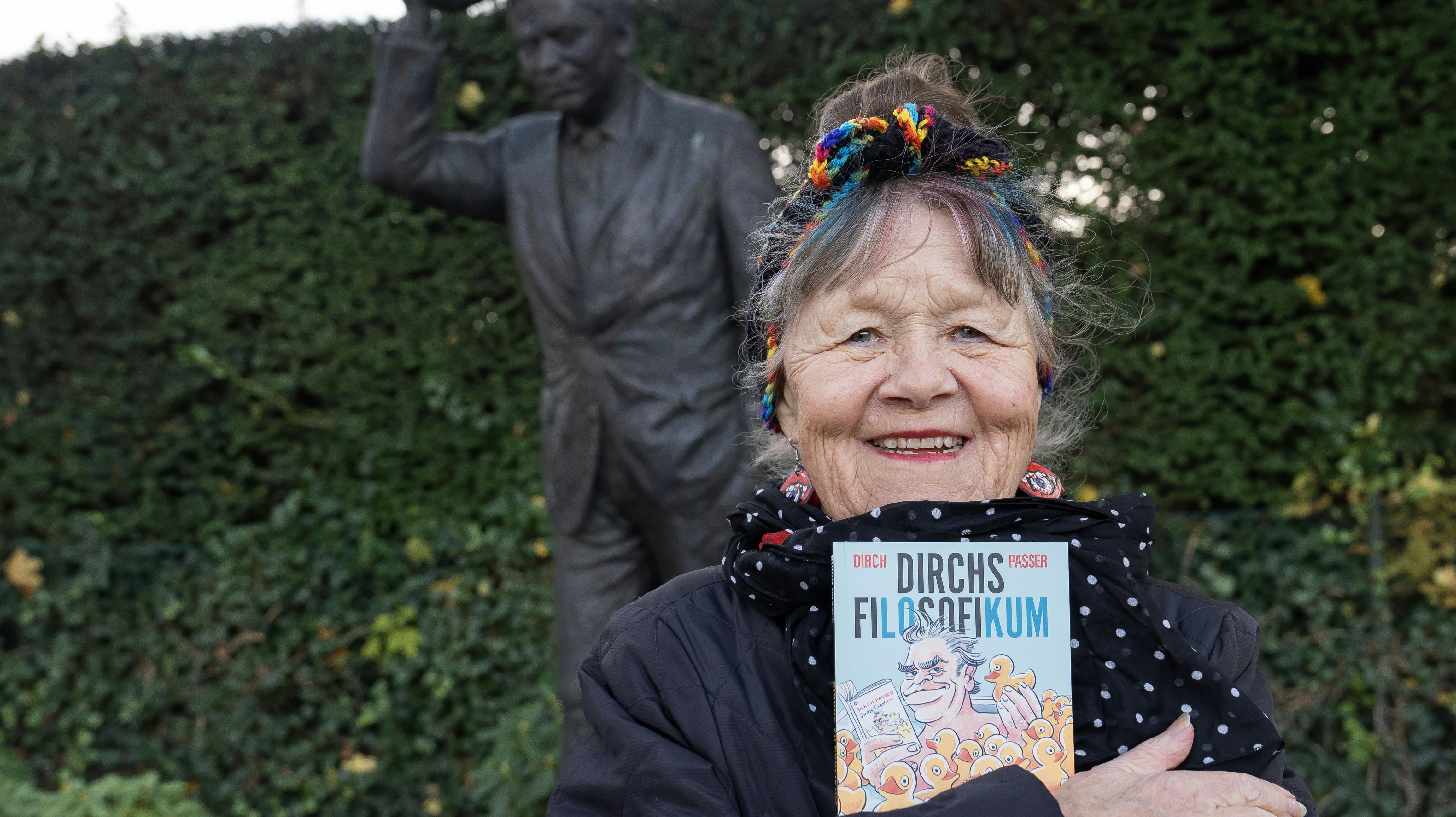 OPGAVE: Fejring i anledning af nyudgivelsen af DIRCHS FILOSOFIKUMHer er det DaimiSTED: Allegade 10, FrederiksbergJOURNALIST: Ulrik Ulriksen og Tanja LarsenFOTOGRAF: © Hanne Juul/ Aller Foto & VideoDATO: 20241030