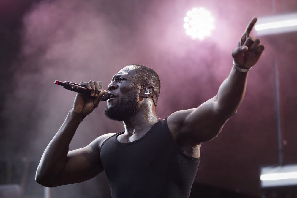 Den prisvindende musiker Stormzy er særligt kendt for numrene "Vossi Pop", "Hide and Seek", "Own It", som har han har lavet med Ed Sheeran og Burna Boy, og mange flere. (Arkivfoto).&nbsp;&nbsp;&nbsp;&nbsp;