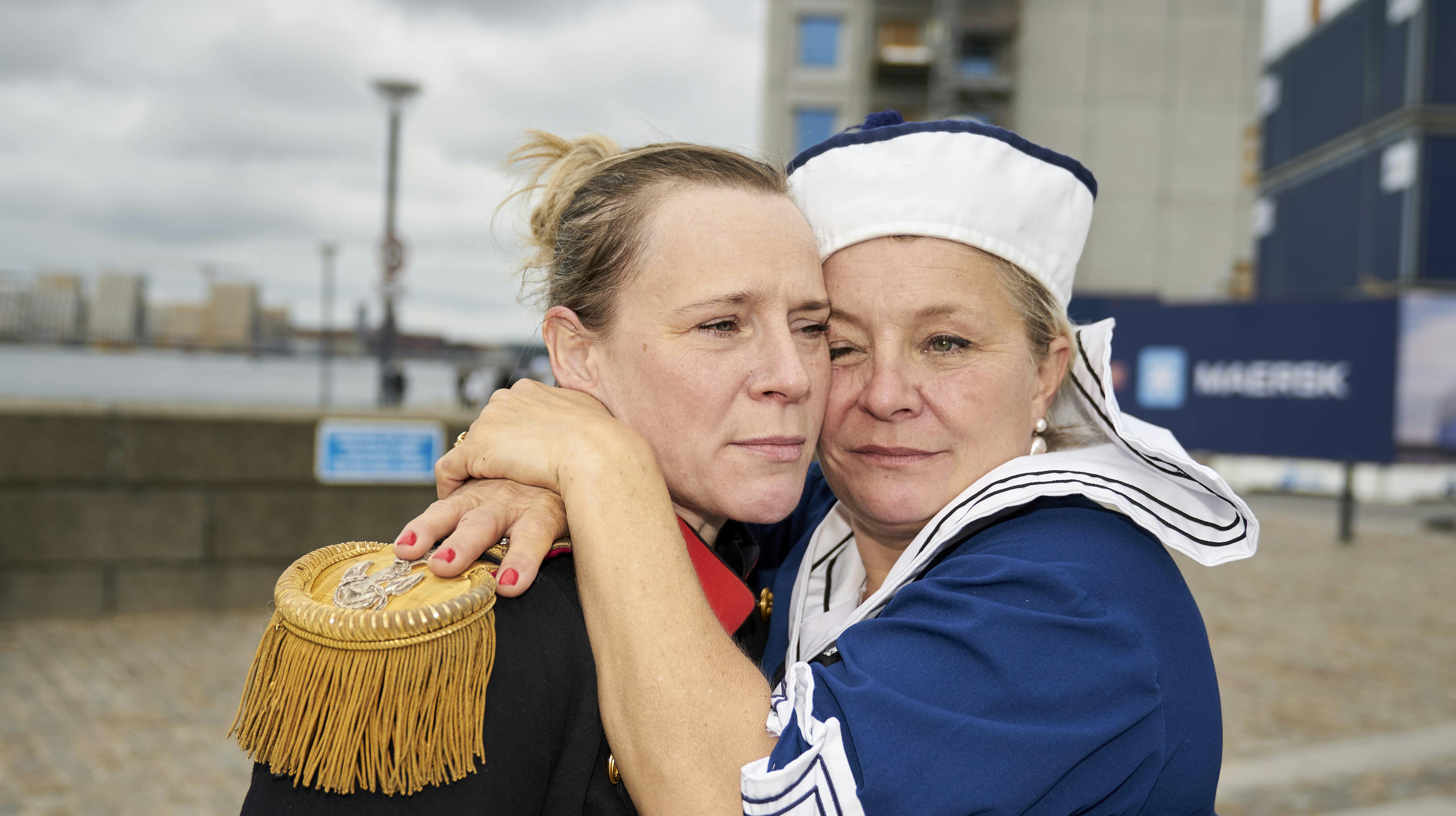 Iben Hjejle og Signe Lindkvist havde ikke udgivet deres podcast "Sitter" i hele oktober indtil onsdag. Grunden var Iben Hjejle, der i lang tid har været ramt af sygdom. 