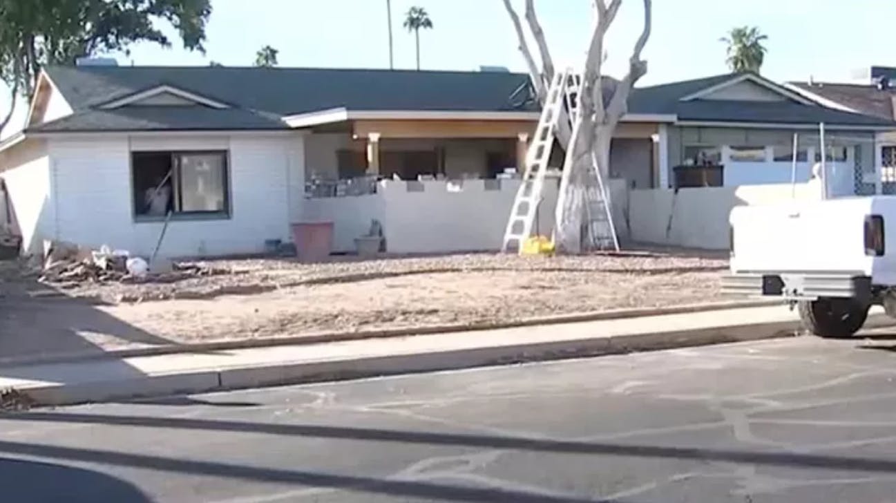 En amerikansk mand er blevet tiltalt, efter man i sidste uge gjorde et særdeles uhyggeligt fund i hans fryser i Tempe, Arizona.