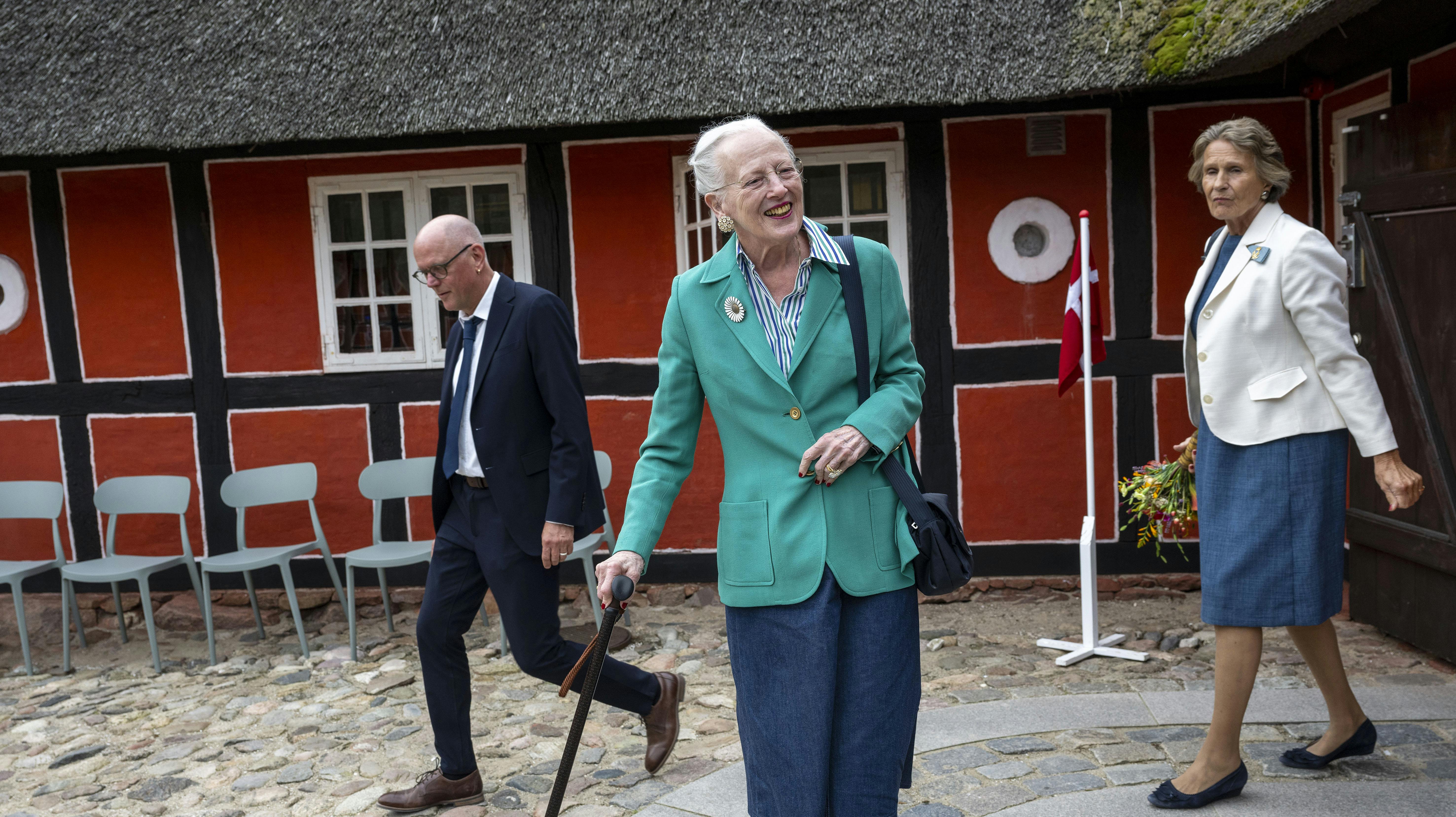 HM Dronning Margrethe indvier ny udstilling på Vikingemuseet Fyrkat ved Hobro Nordjyske Museers direktør Lars Christian NørbachLars Horn / Baghuset Dato: 02.09.24