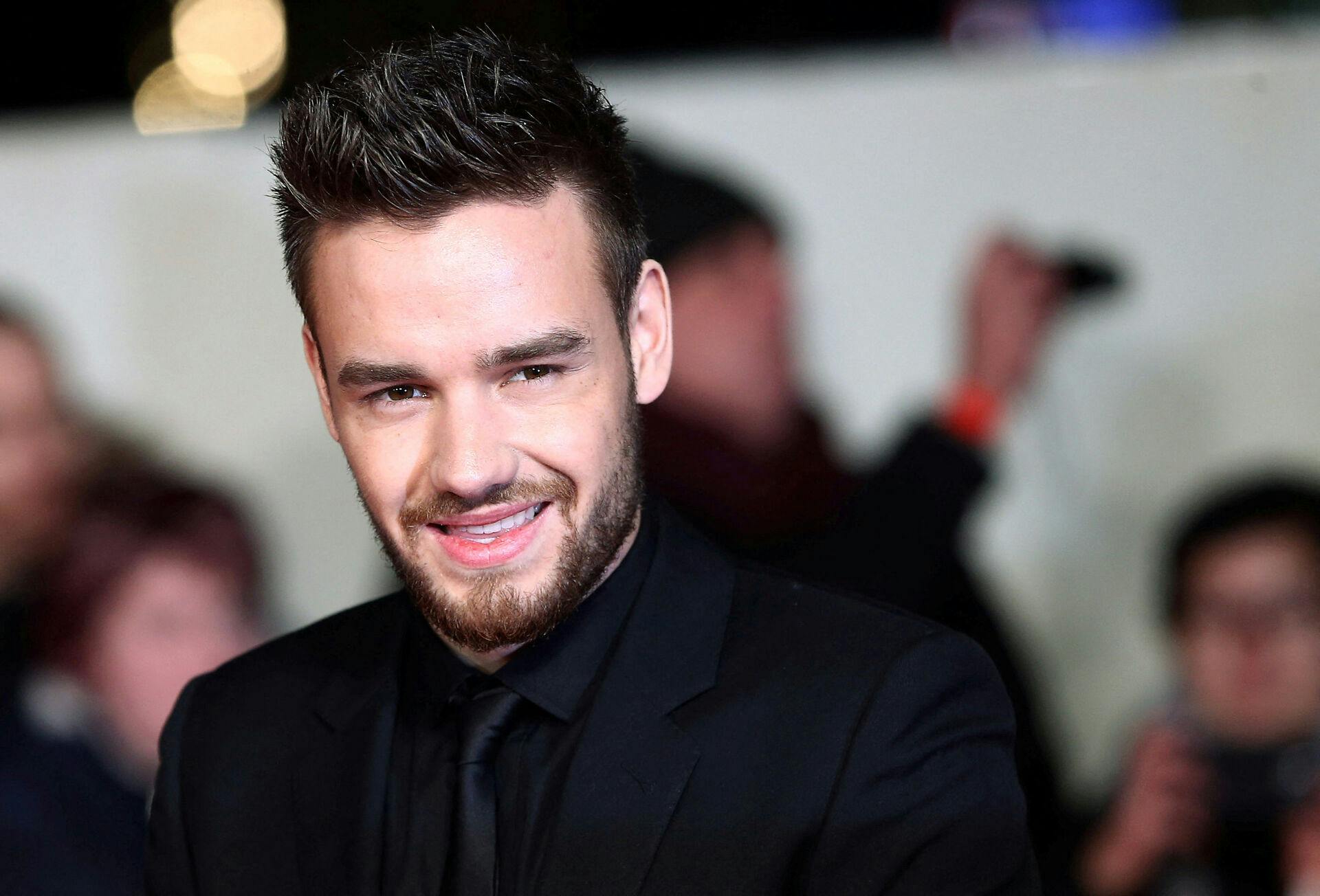 FILE PHOTO: Singer Liam Payne poses for photographers at the world premiere of the film "I am Bolt" in London, Britain, November 28, 2016. REUTERS/Neil Hall/File Photo