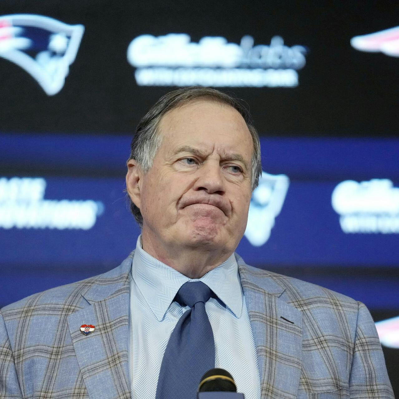72-årige Bill Belichick har fundet kærligheden i den 24-årige cheerleader Jordon Hudson. NFL-legenden kalder Hudson for "min største fangst" på Instagram.