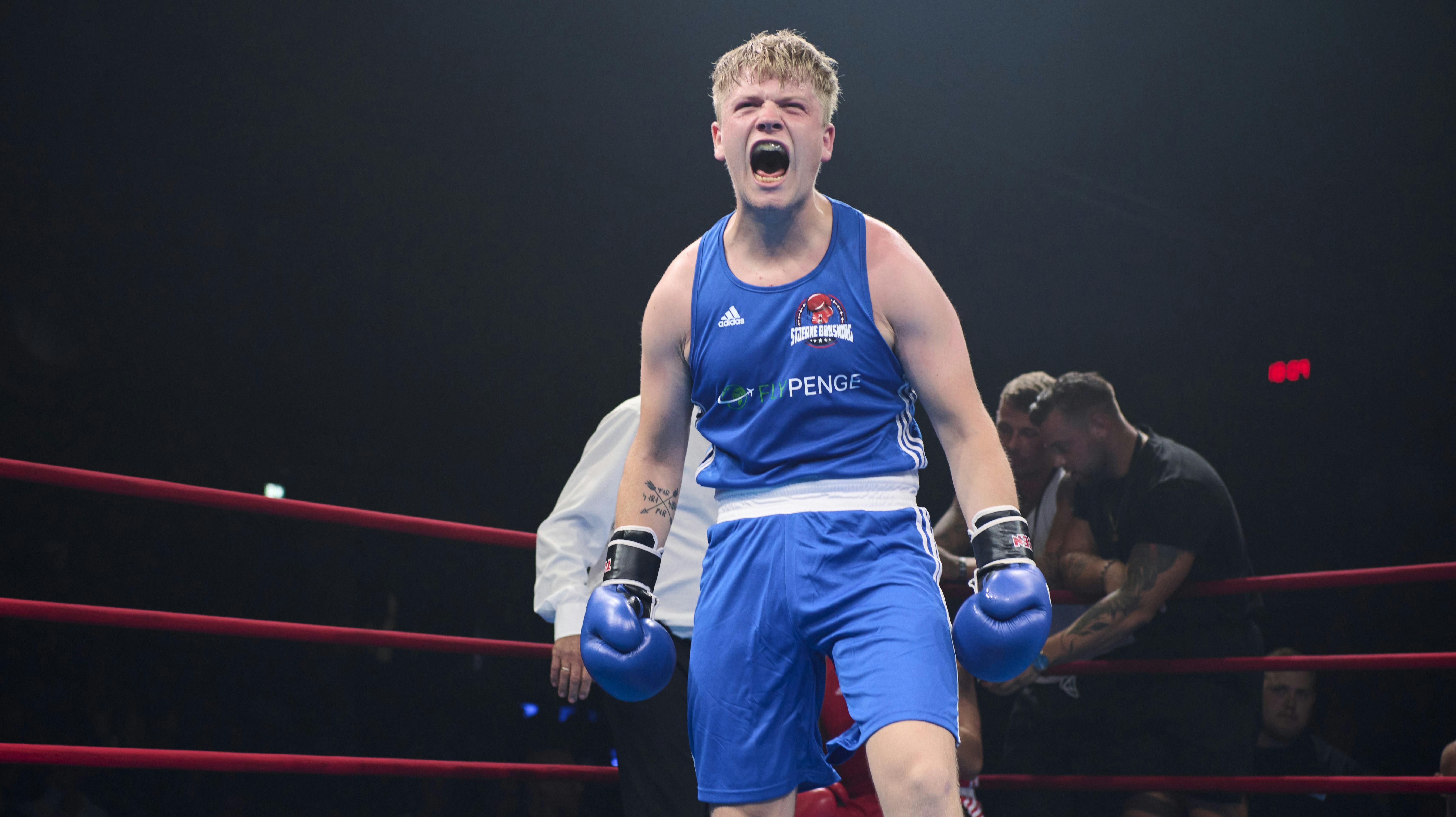 Der var ingen slinger i valsen, da Tobias Møller for to år siden slog Mads Emil Andersen i "Stjerneboksning". Nu jubler YouTubere af helt andre årsager. Han skal nemlig være far til foråret.