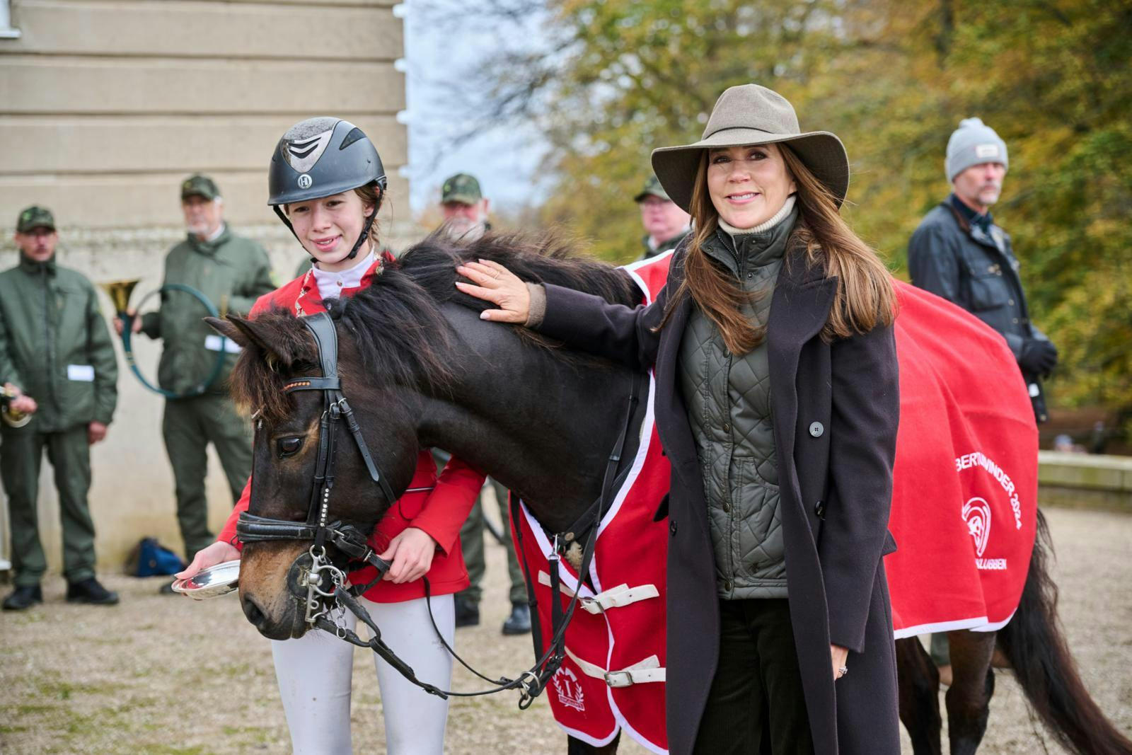 Dronning Mary og prinsesse Josephine besøger Dyrehaven i forbindelse med Hubertusjagten 3. november 2024