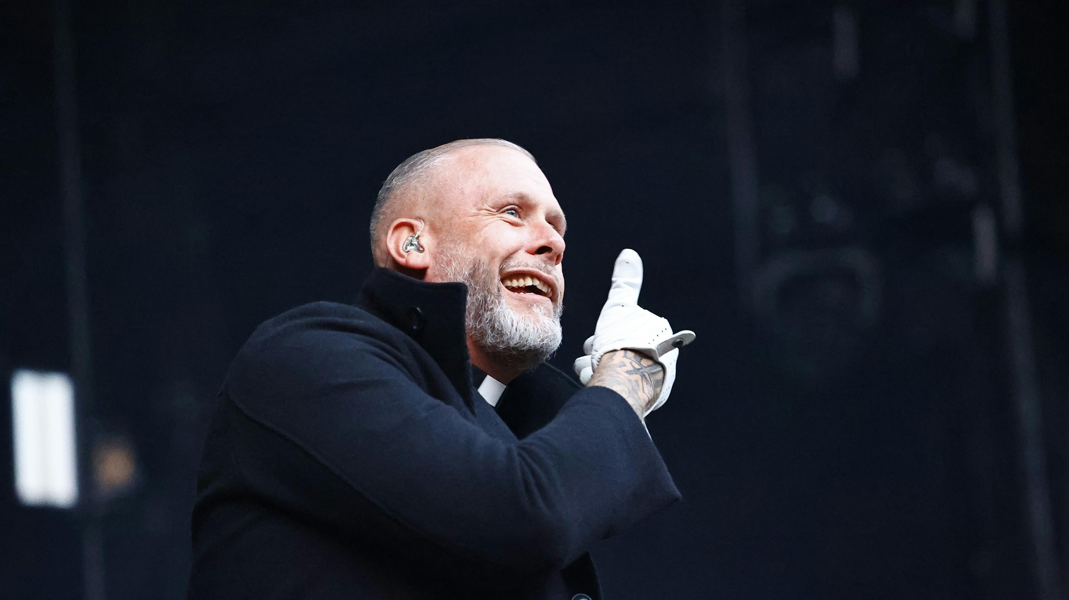 L.O.C. drager på stand-up turné næste år. 