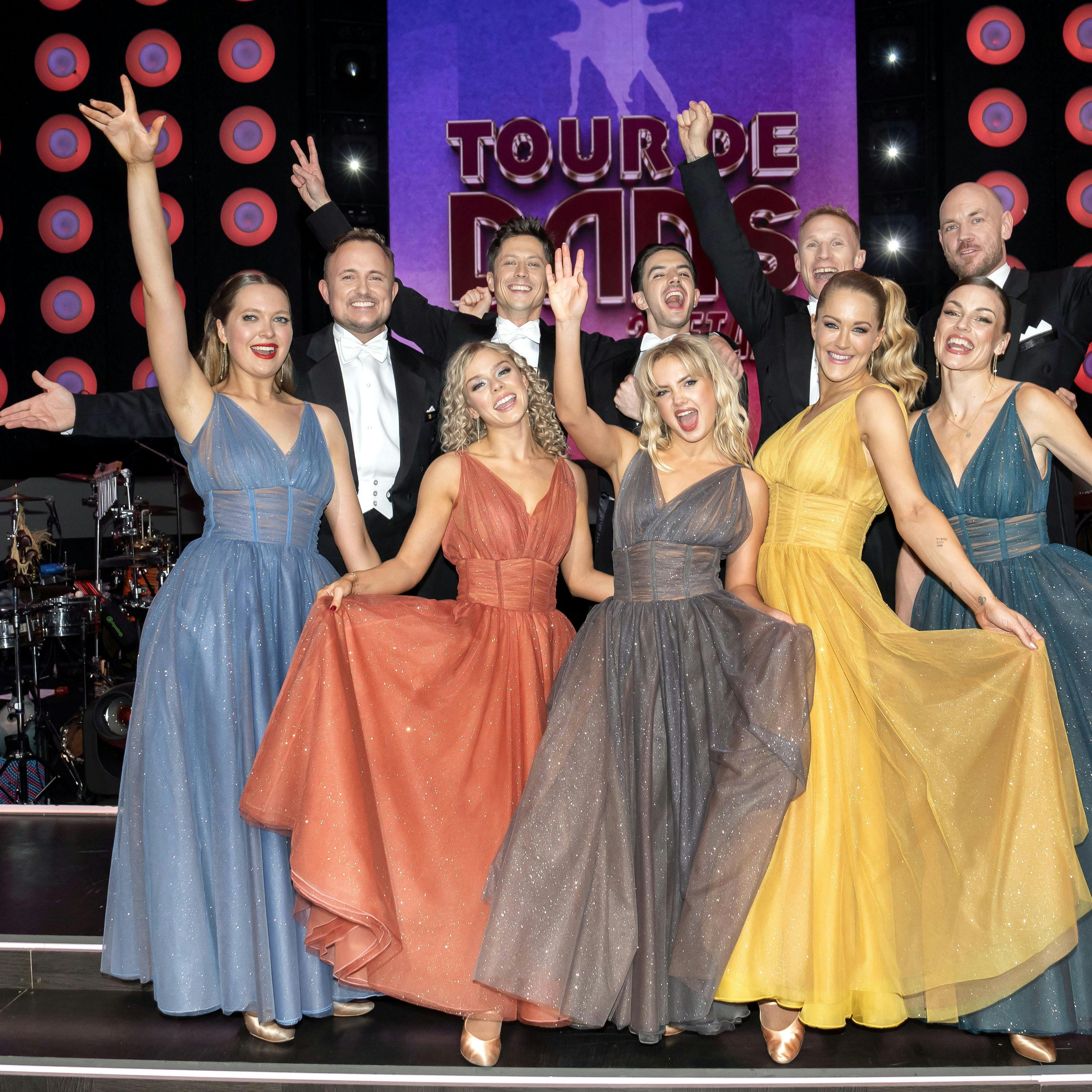 På fredag - en uge efter planen - begynder semifinalen i "Vild med dans". Det fortæller TV 2 i en mail til SE og HØR. Beslutningen er truffet efter May Lifschitz og Mads Vads uventede exit.