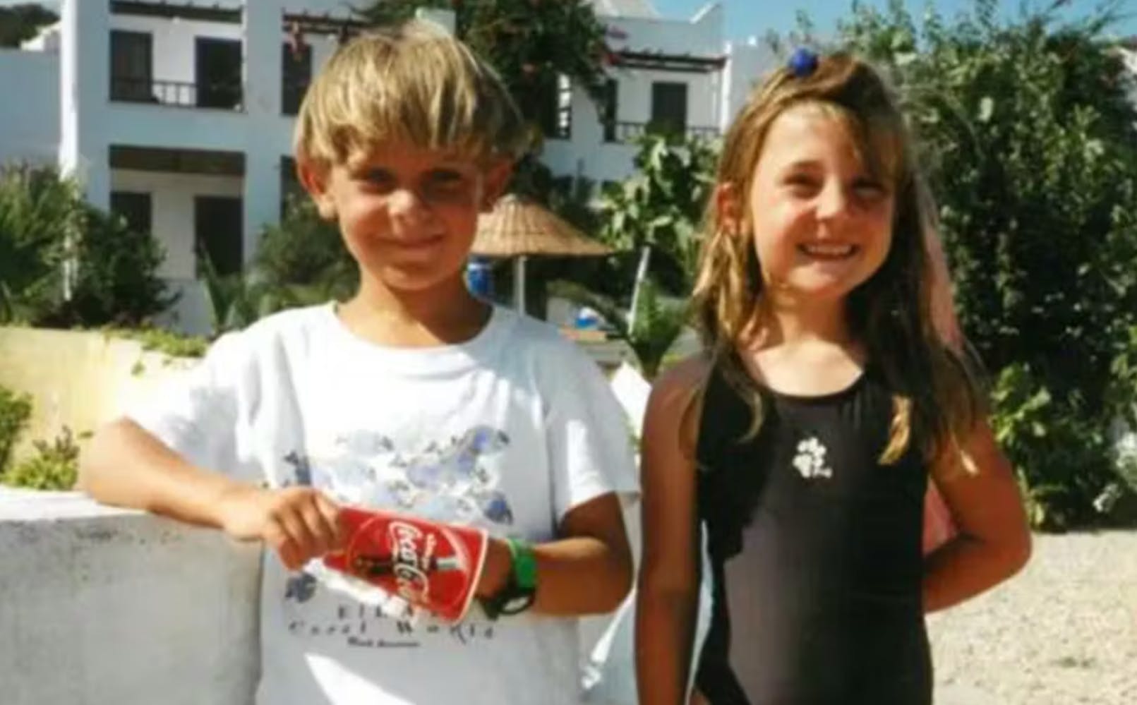 En brud ved navn Heidi opdagede til sin store overraskelse, at hun første gang mødte sit livs udkårne, da hun var bare seks år gammel. Heidi og Ed havde således mødt hinanden på en familieferie.