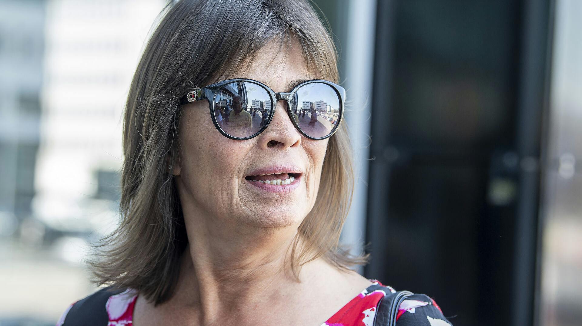 Rosita Jørgensen er i dyb sorg over kæresten Johnny Madsens død.