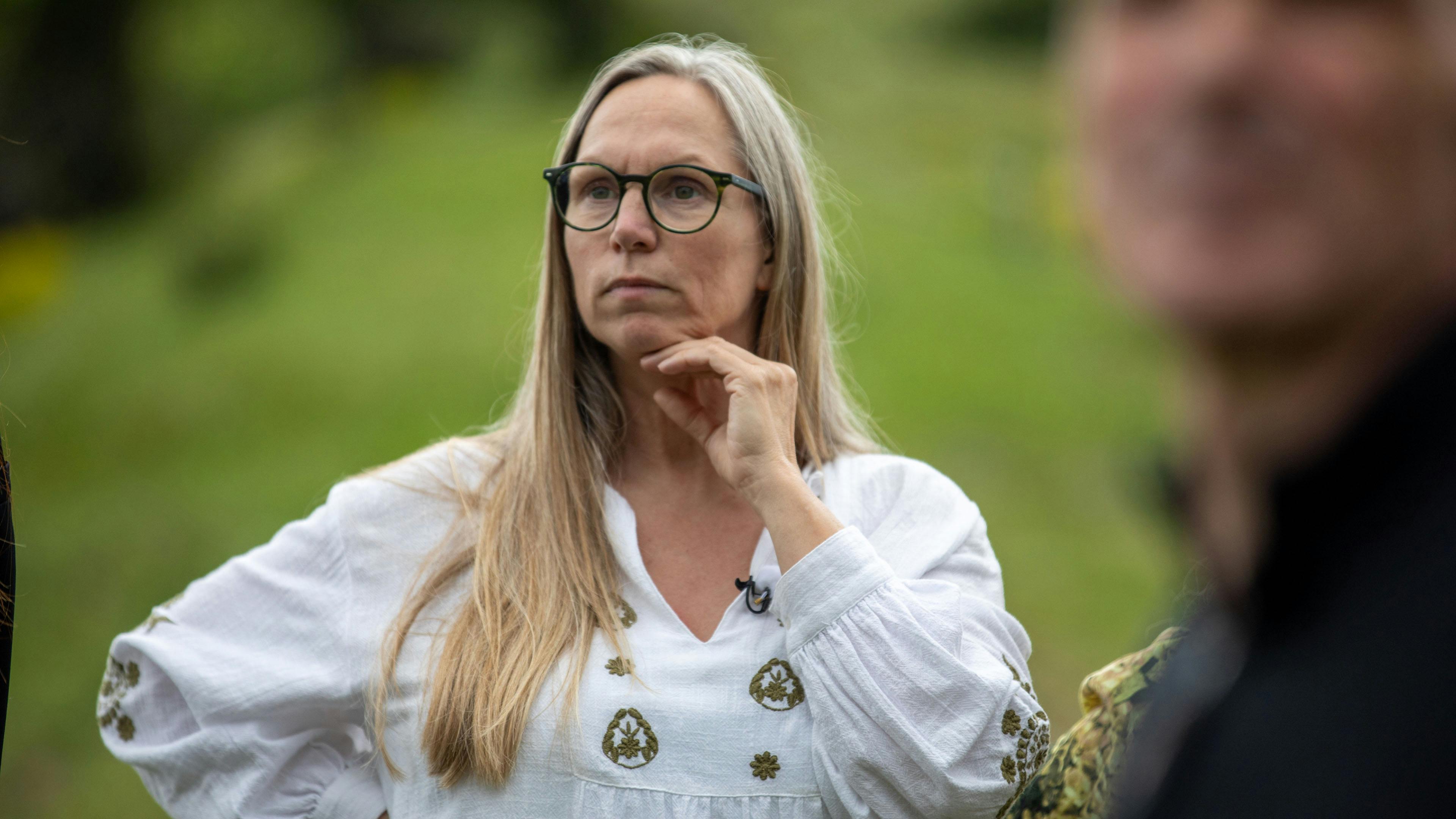 - Jeg er 53 år, men indeni er jeg 25, siger Susanne Wittenkamp Kryger til SE og HØR. Hun meldte sig til "Flokken" for at se, om hun både fysisk og psykisk kunne det, hun troede, selv om hun var presset på blandt andet søvn og mad.