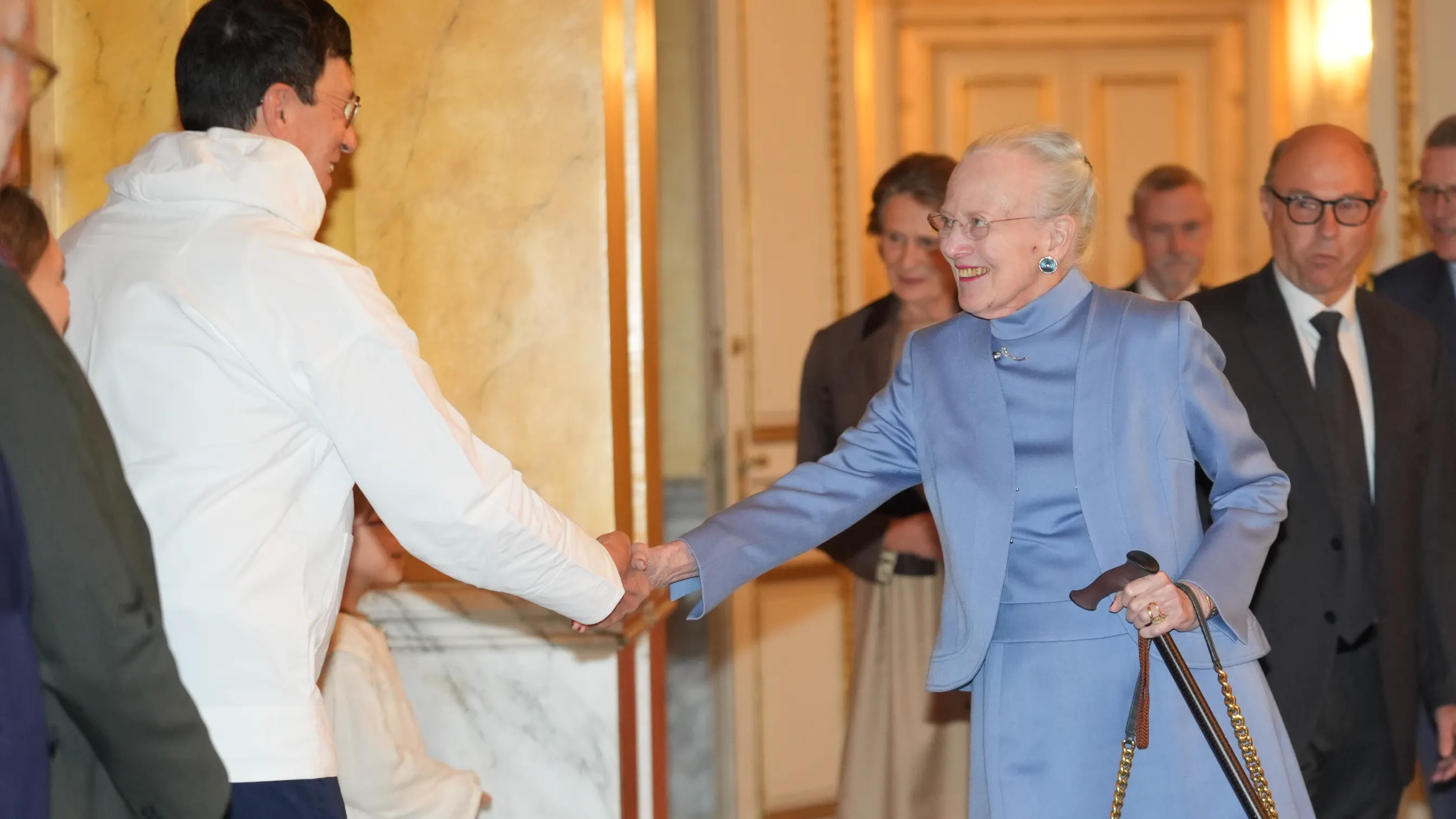 Efter faldet: Dronning Margrethe på sin første opgave | SE og HØR