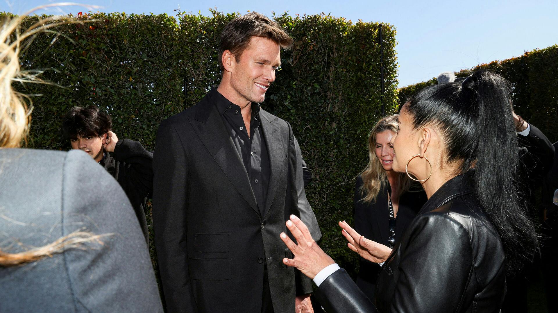 Tom Brady datede Irina Shayk efter skilsmissen. Men nu har han sat datingen på pause. Det skriver Page Six.