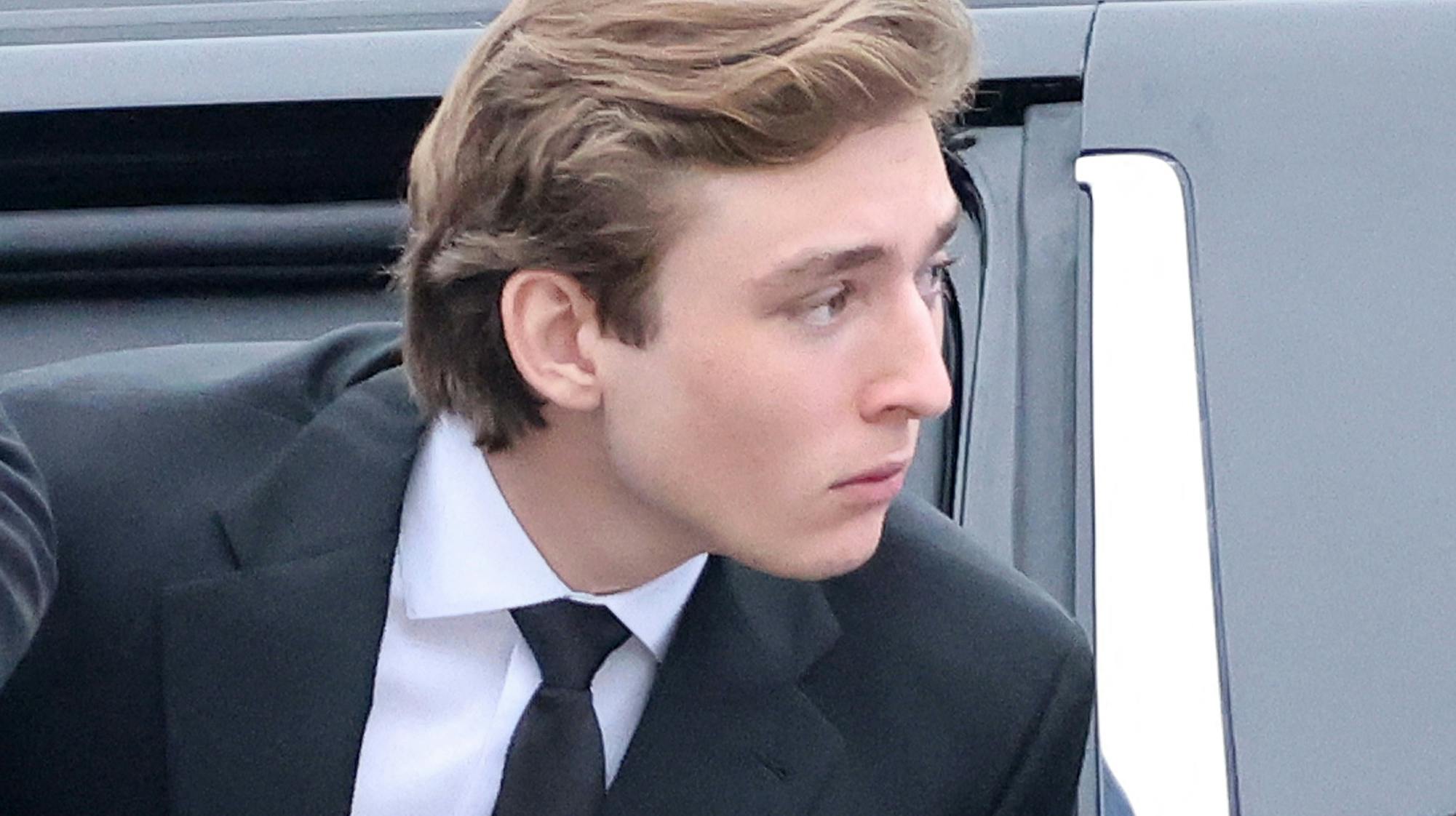 Der findes ikke mange billeder af Melania og Donald Trumps søn, Barren. I anledning af valget deler hans mor dog et sjældent billede af sønnike ved stemmeboksen.