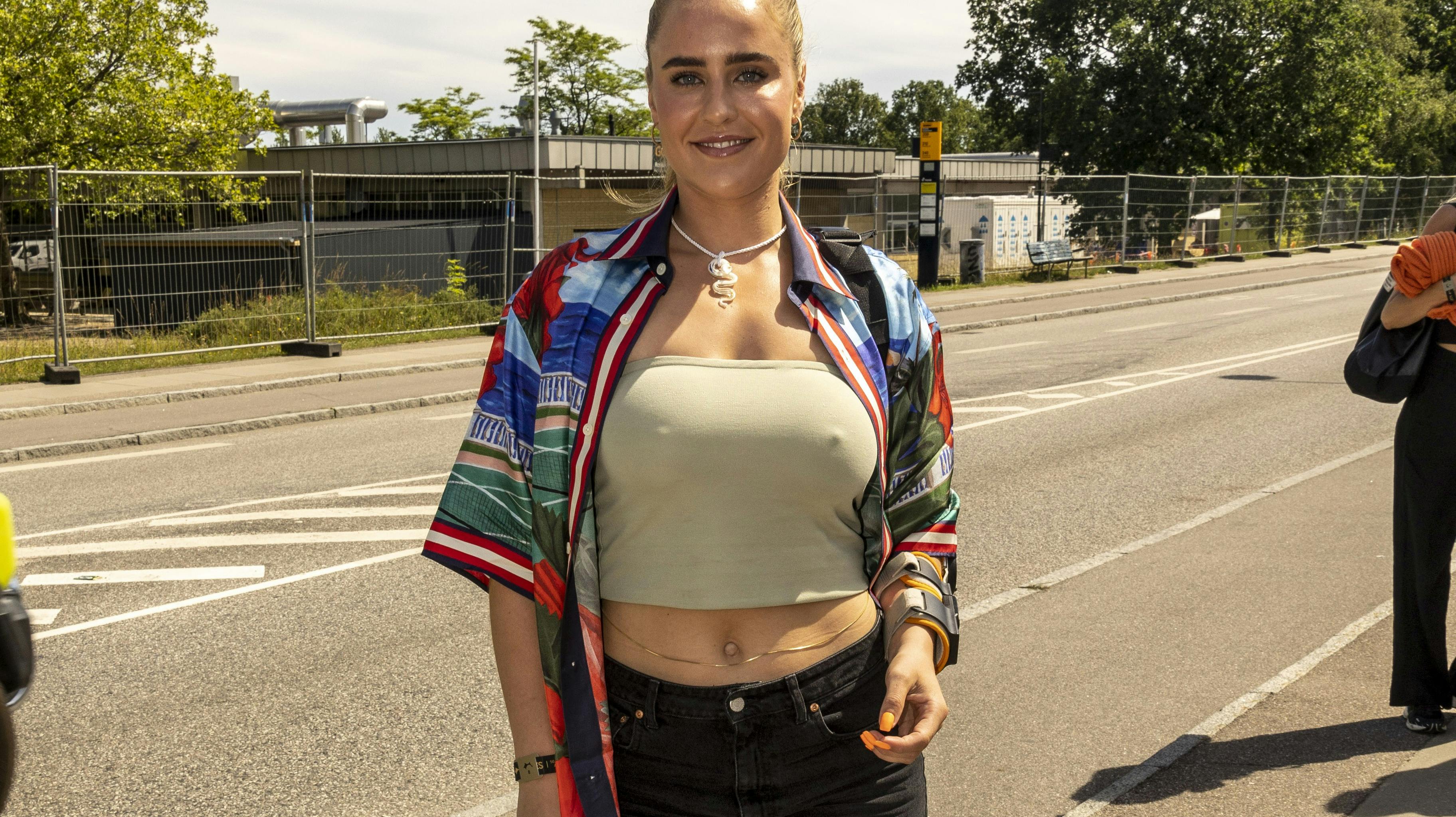 Sarah Bro har ikke hoppet i bassinet mange gange, siden hun stoppede som professionel svømmer, men for et par måneder blev hun underviser for en parasvømmer, som har tændt svømmegnisten for Sarah Bro på ny.