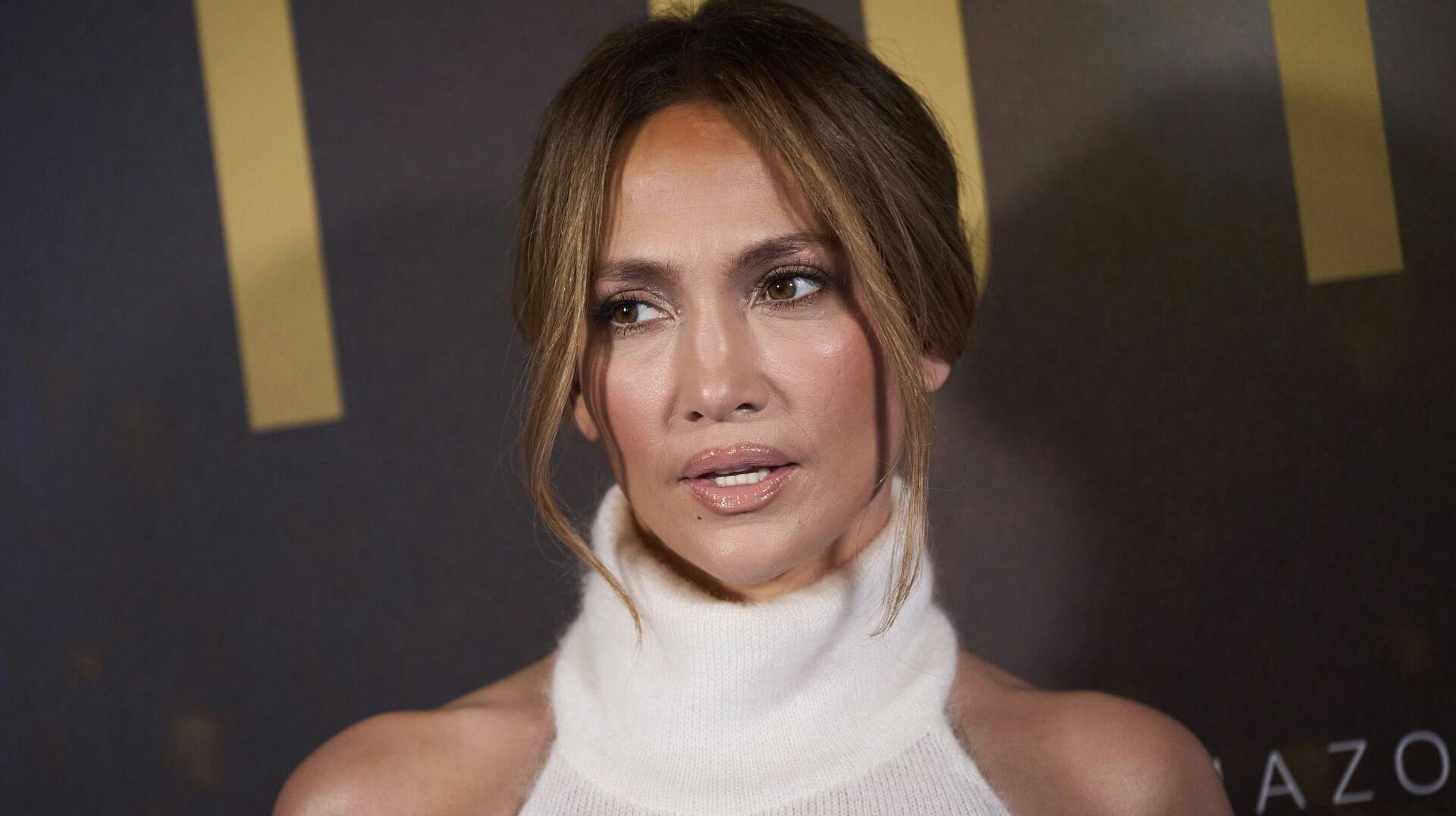 Jennifer Lopez er fuld i gang med at reklamere for sin kommende film "Unstoppable".