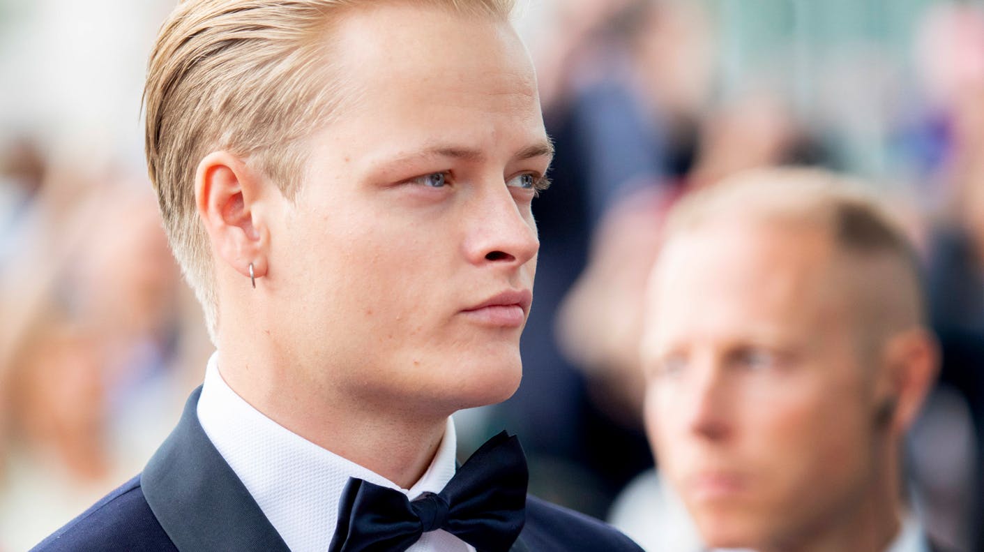 Papprinsens ekskæreste hævder nu, at hun forsøgte at advare hans mor og papfar, kronprinsesse Mette-Marit og kronprins Håkon.