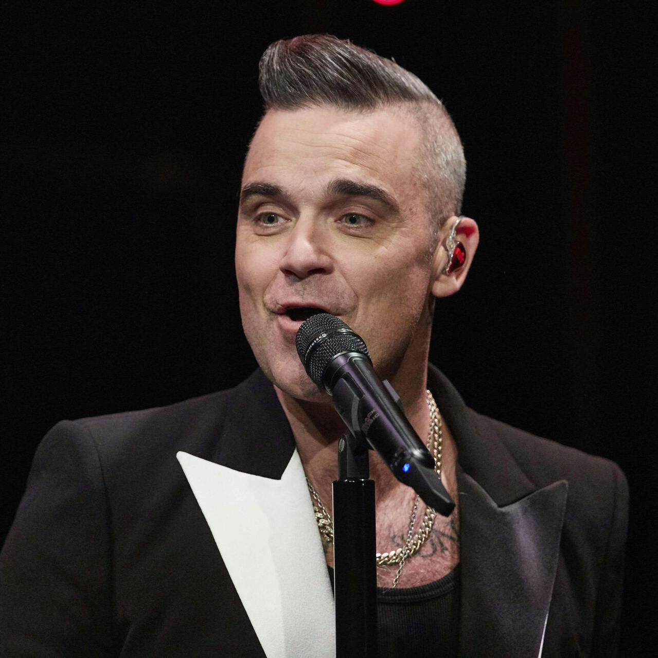 Den britiske megastjerne Robbie Williams kommer til Danmark.